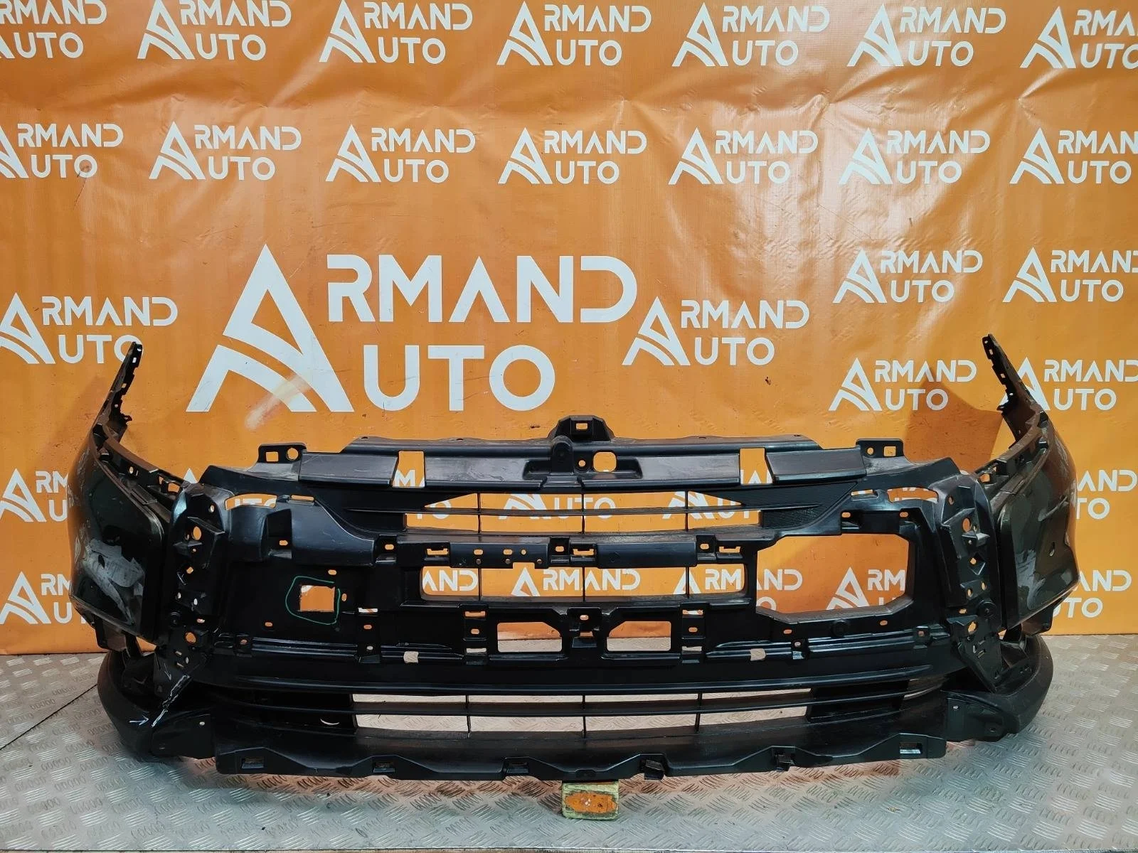 Бампер Mitsubishi Outlander 2015-2018 3