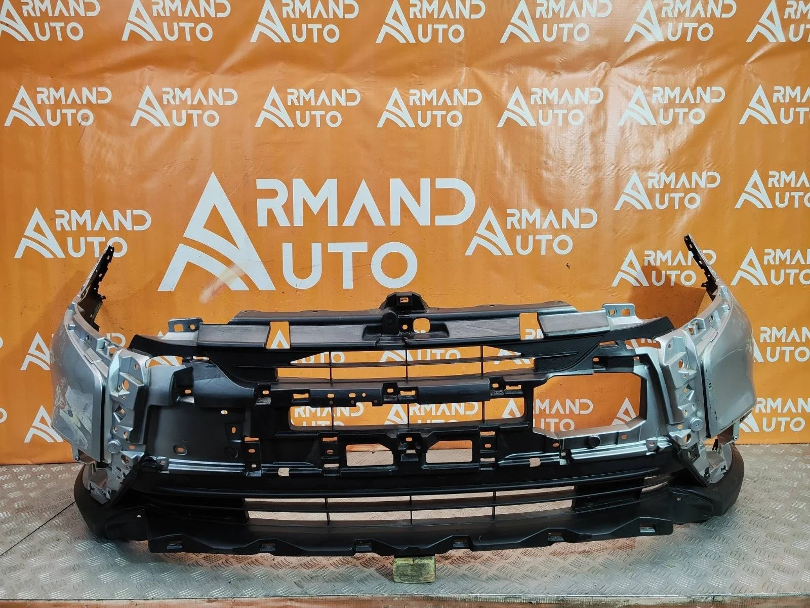 Бампер Mitsubishi Outlander 2015-2018 3
