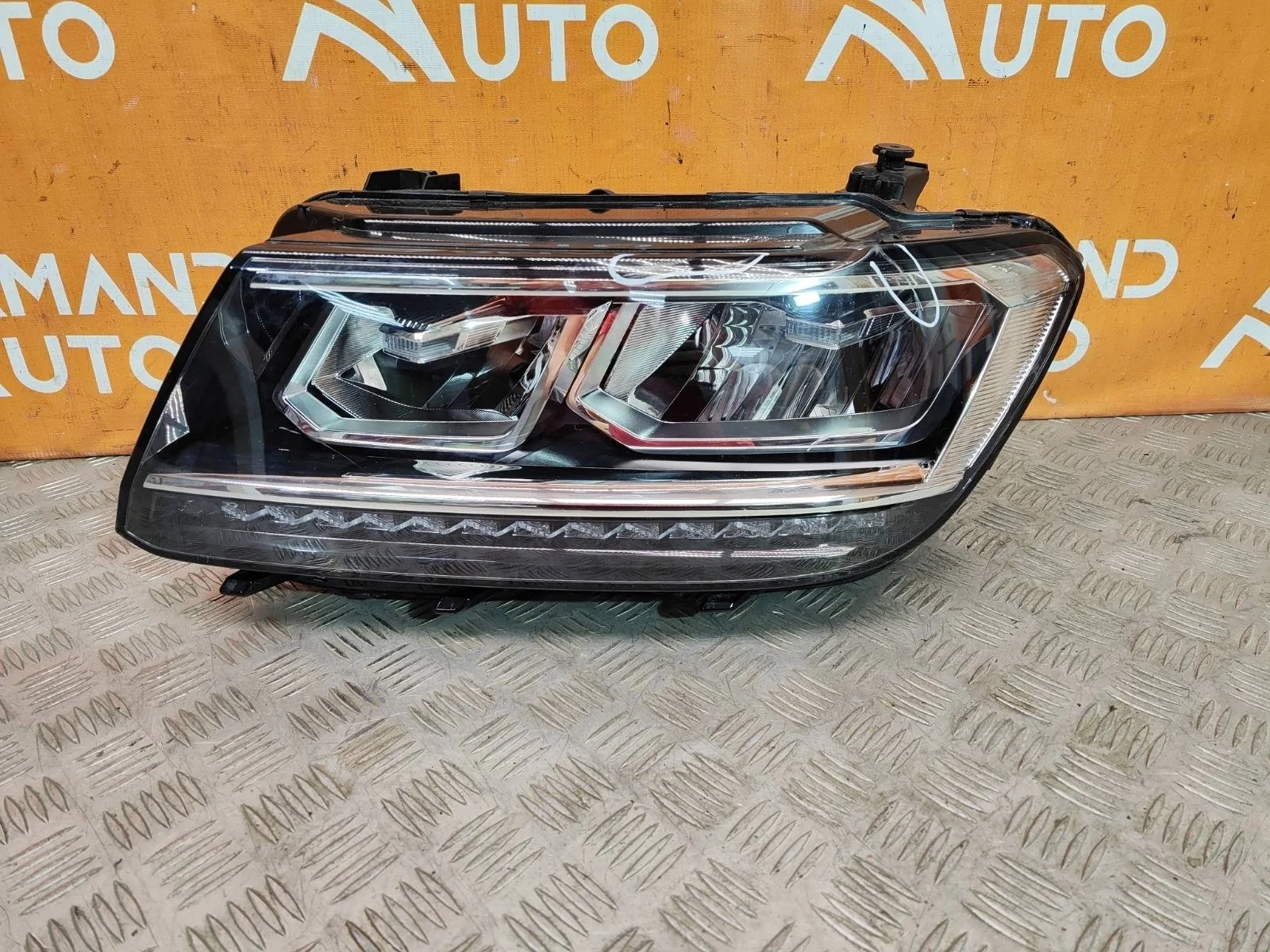 Фара Volkswagen Tiguan 2016-2020