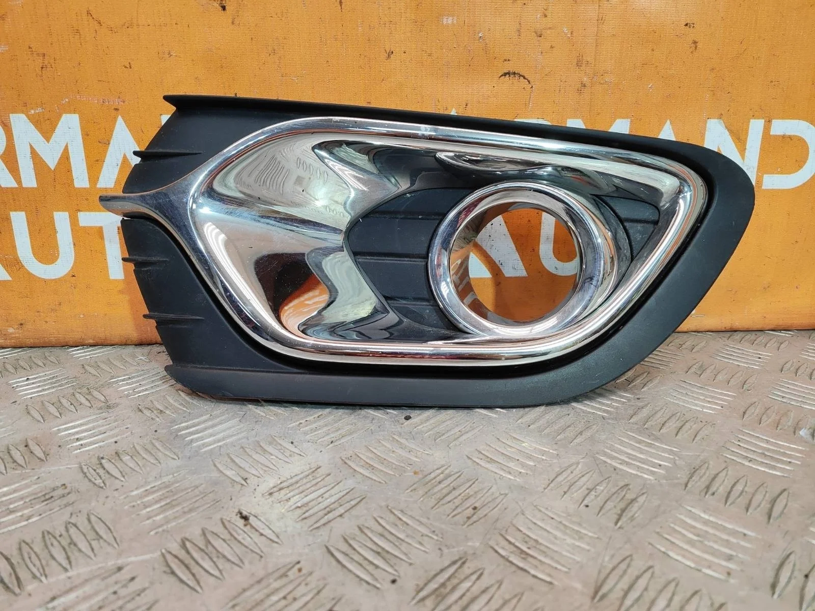 Окантовка птф Renault Logan 2012-2018