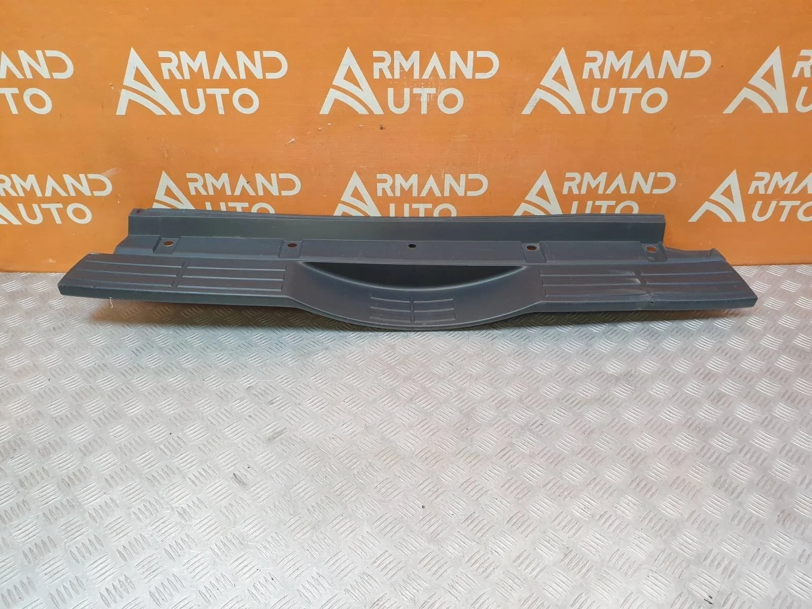 Накладка бампера верхняя Mitsubishi Pajero 2006-нв 4