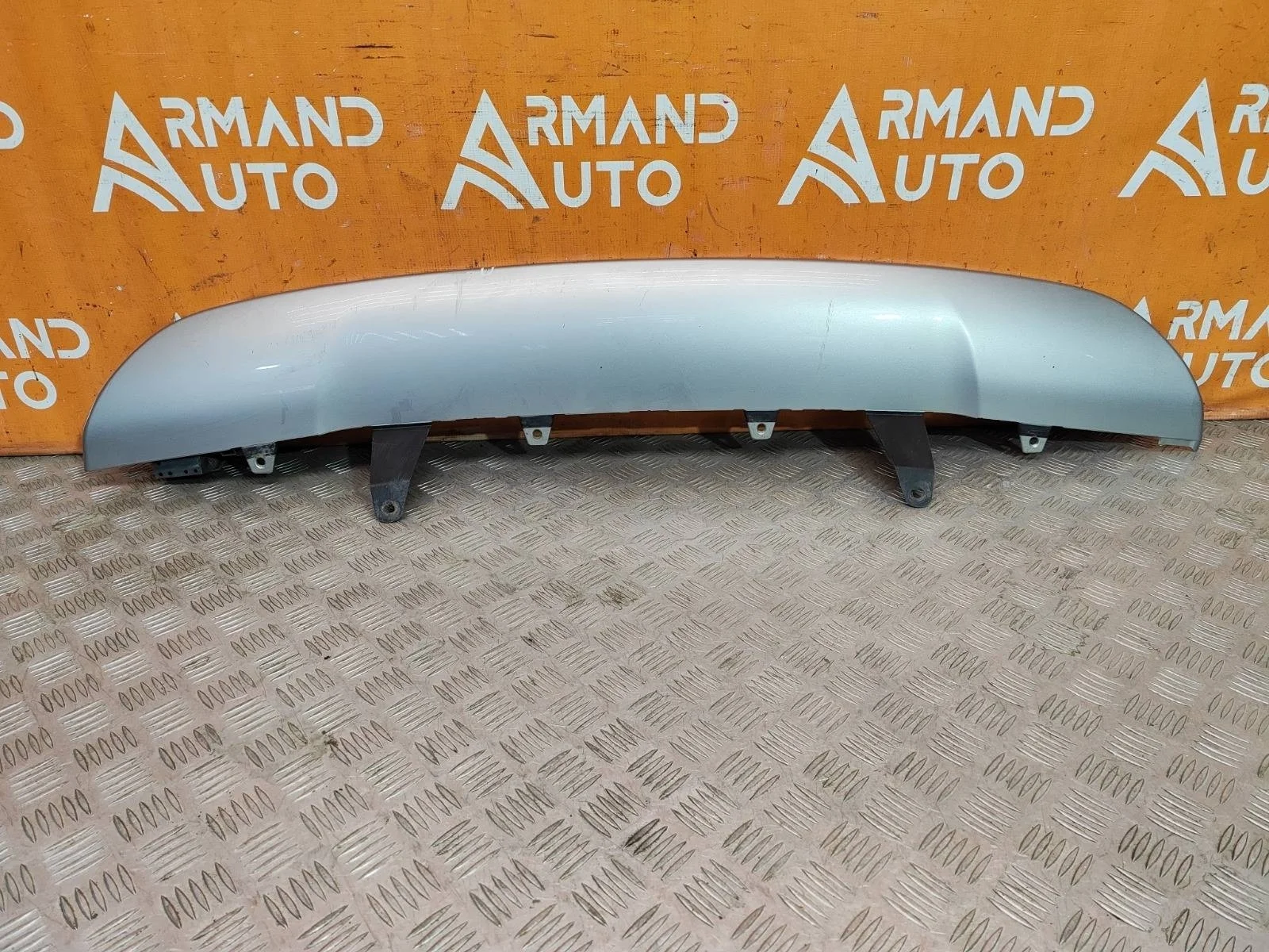 Накладка бампера Toyota RAV4 2015-2019 CA40