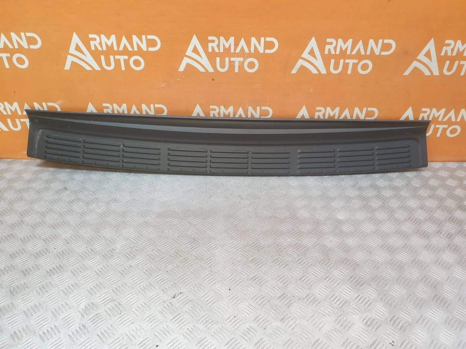 Накладка бампера верхняя Toyota Land Cruiser 2007-2021