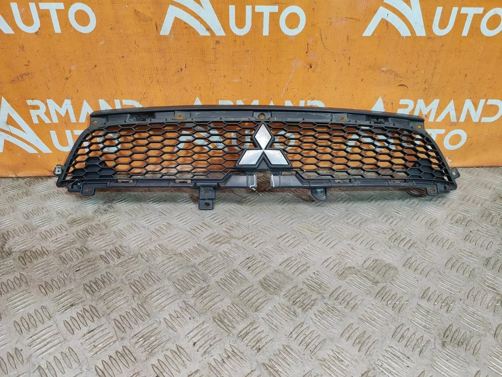 Решетка радиатора Mitsubishi Outlander 2009-2013 XL