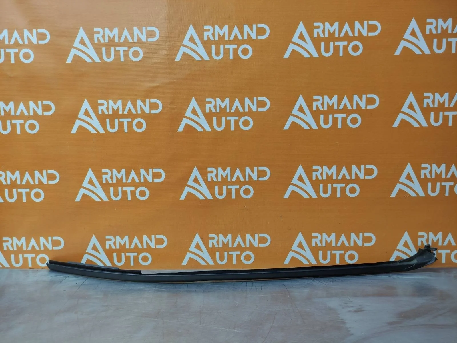 Молдинг лобового стекла Toyota Land Cruiser 2007-2021