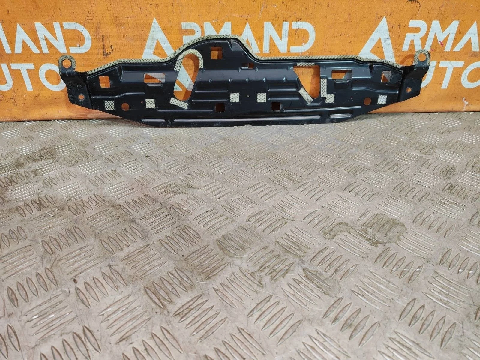 Кронштейн накладки бампера Toyota Land Cruiser Prado 2009-нв 150