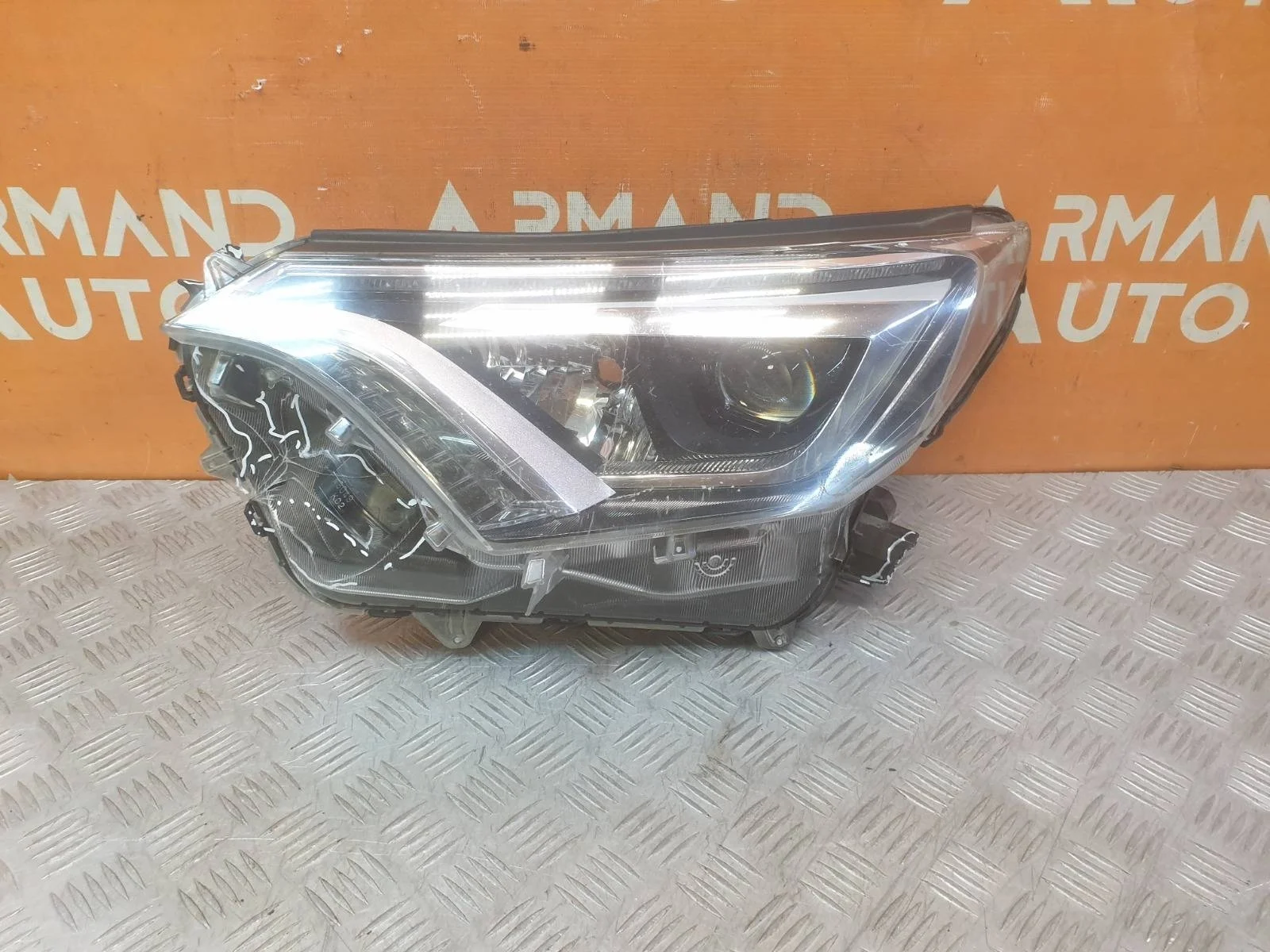 Фара Toyota RAV4 2015-2019 CA40