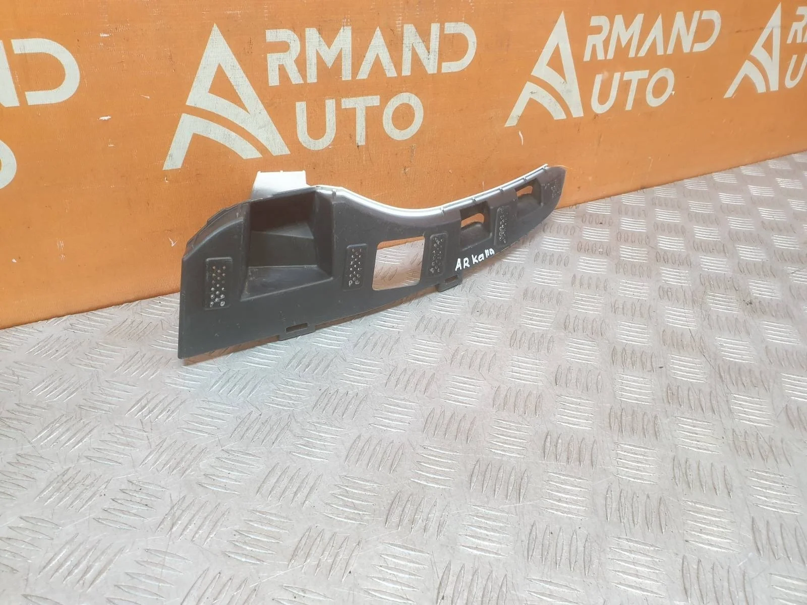 Кронштейн бампера верхний Renault Arkana 2019-нв