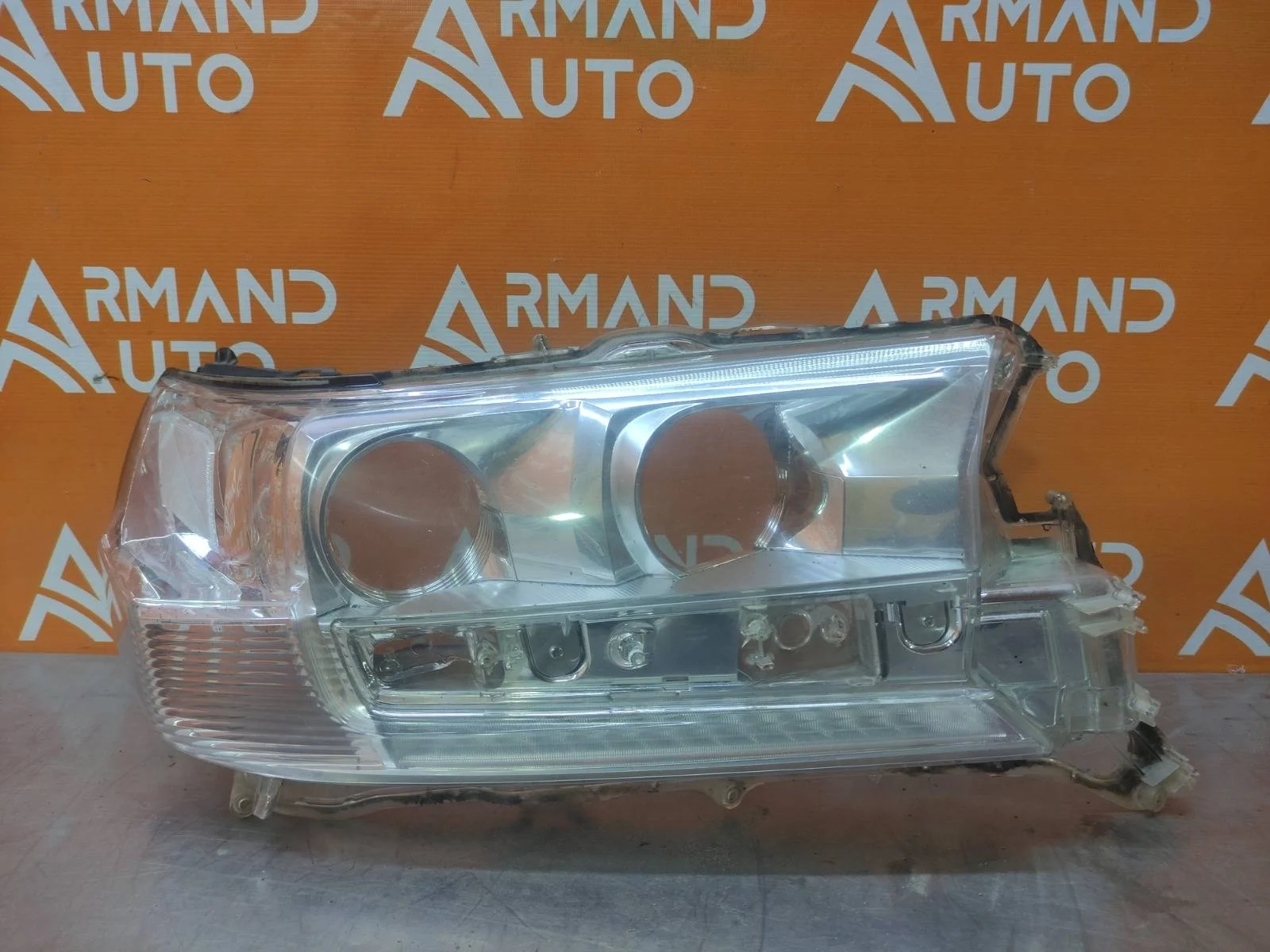 Стекло фары Toyota Land Cruiser 2015-2021 200