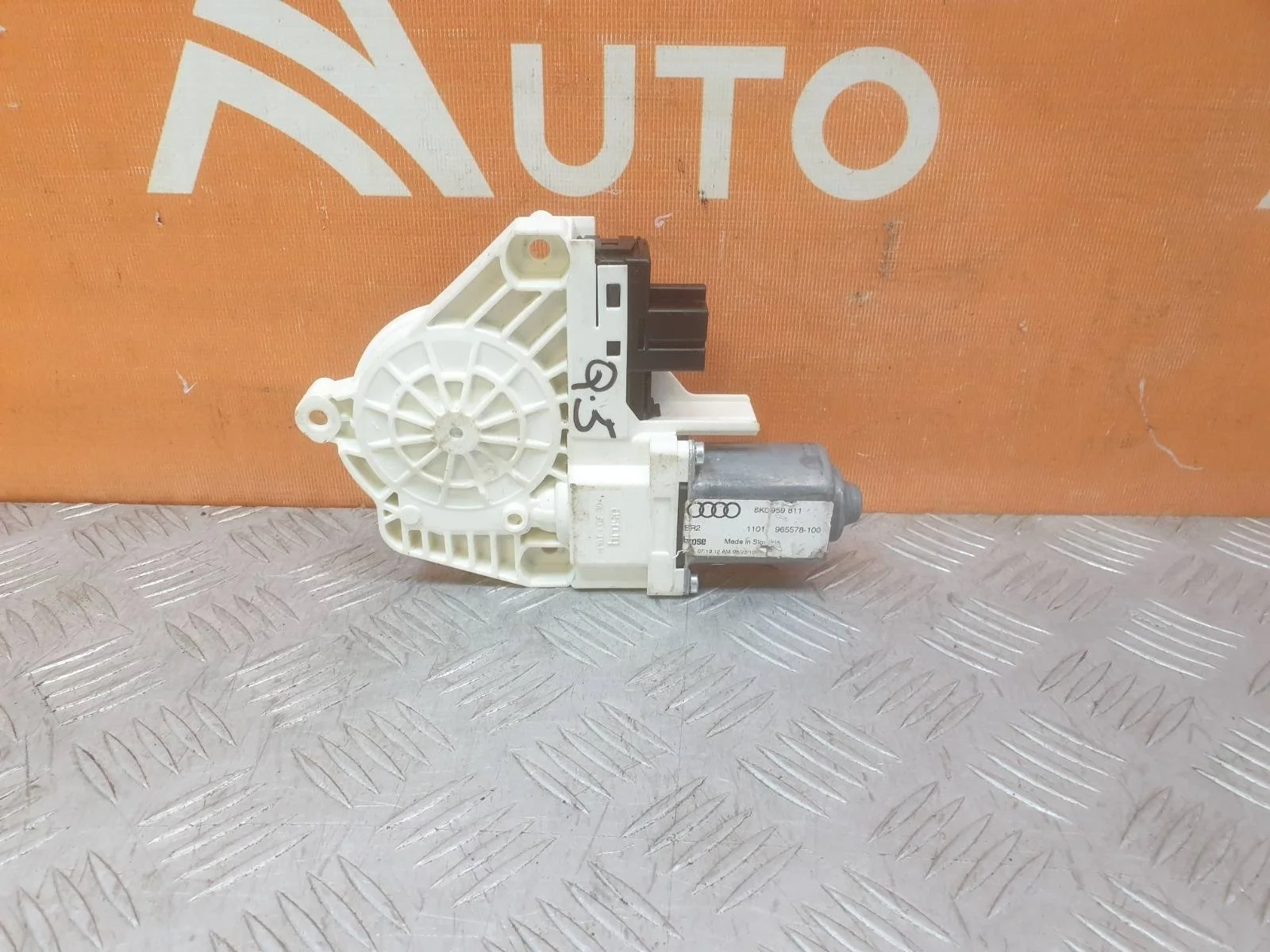 Моторчик стеклоподъемника Audi Q5 2008-2012 8R