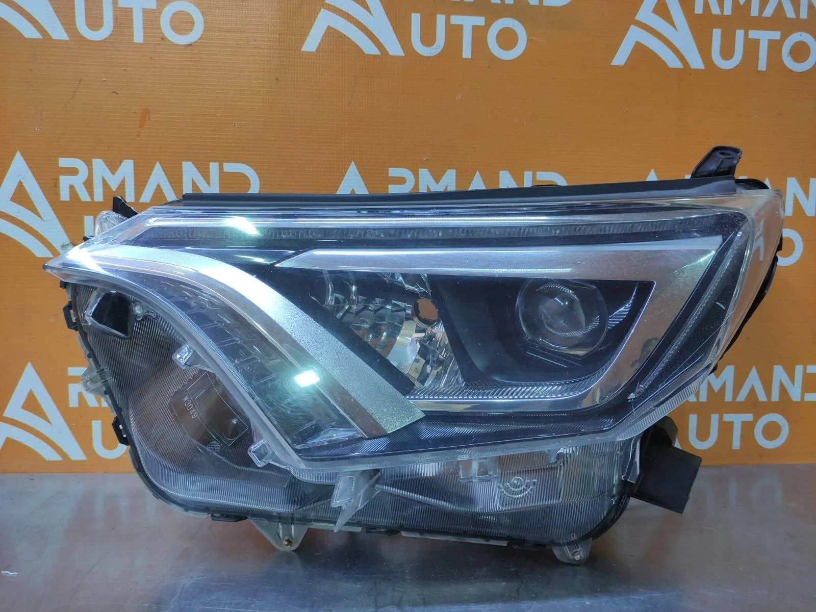 Фара Toyota RAV4 2015-2019 CA40