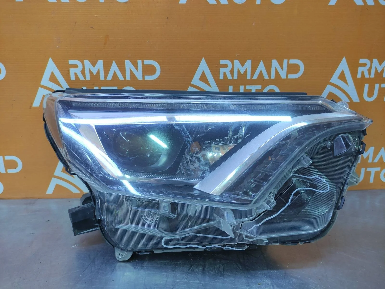 Фара Toyota RAV4 2015-2019 CA40