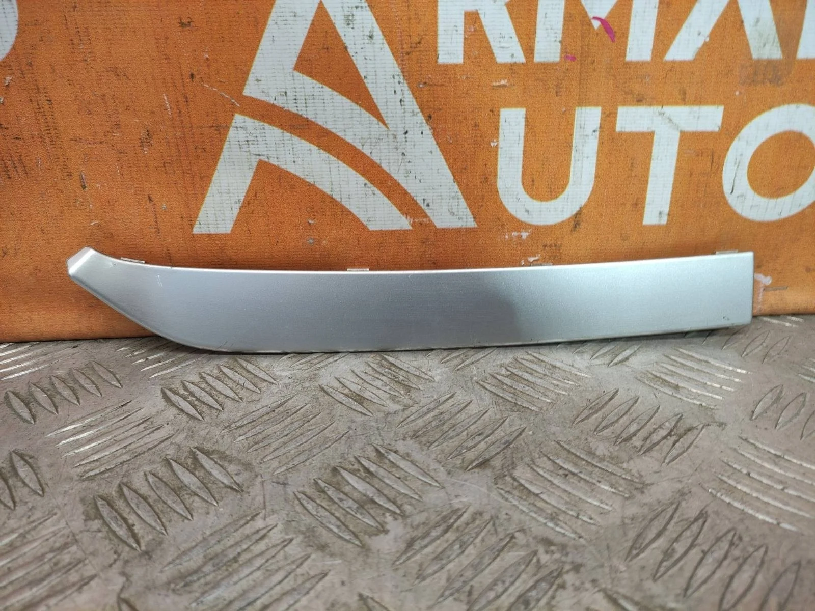 Накладка решетки радиатора нижняя Mitsubishi Outlander 2015-2018 3