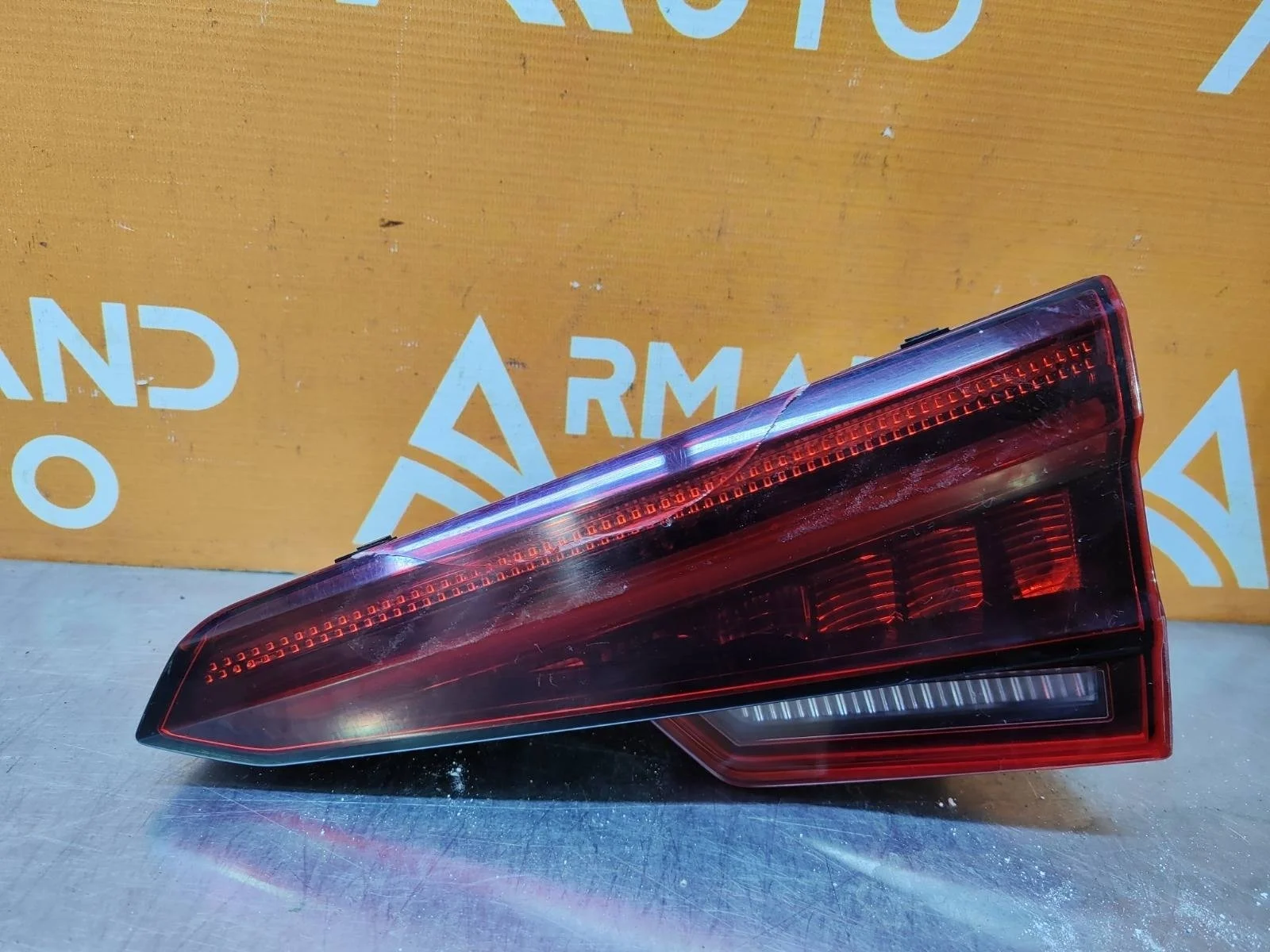 Фонарь внутренний Audi A4 2015-2020 B9