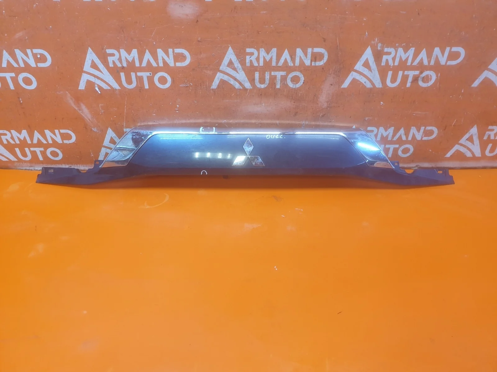 Накладка двери багажника Mitsubishi Outlander 2015-нв 3
