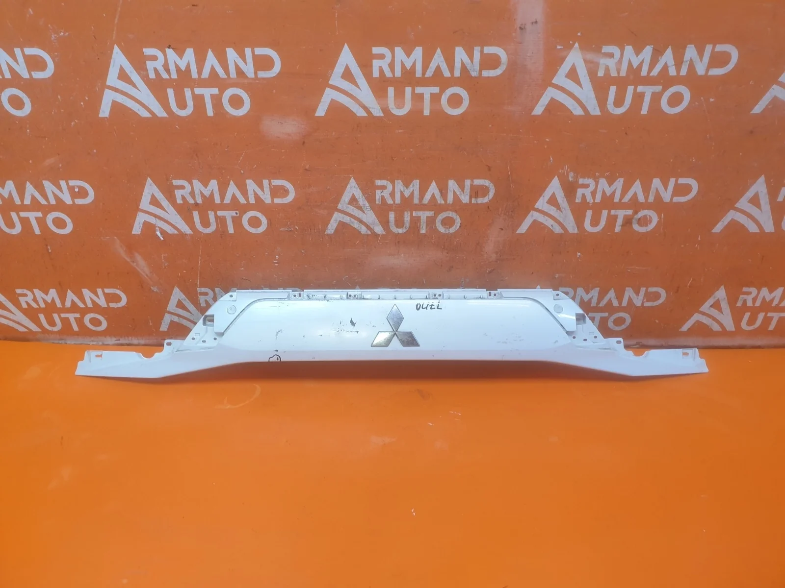Накладка двери багажника Mitsubishi Outlander 2015-нв 3