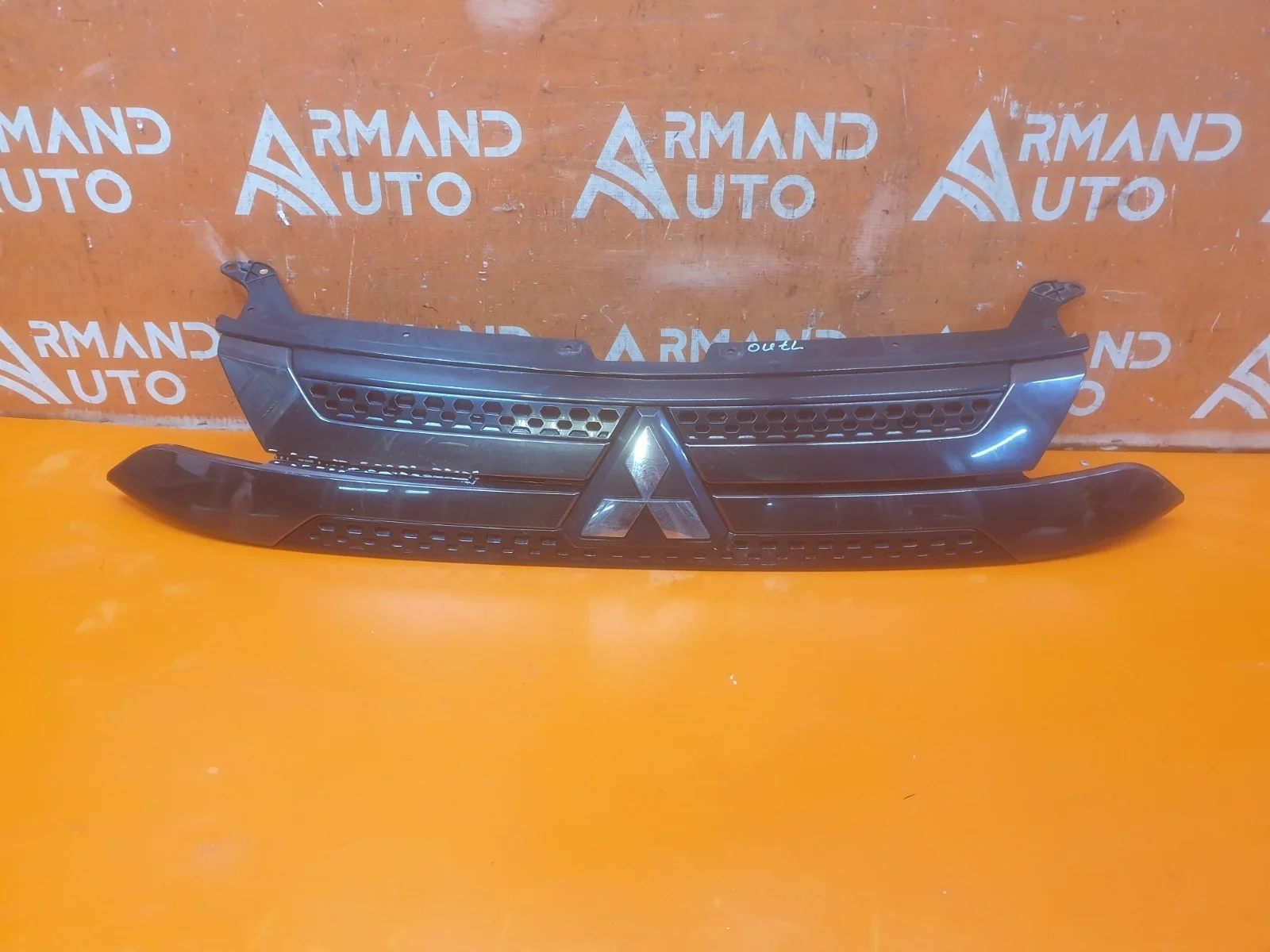 Решетка радиатора Mitsubishi Outlander 2018-нв 3