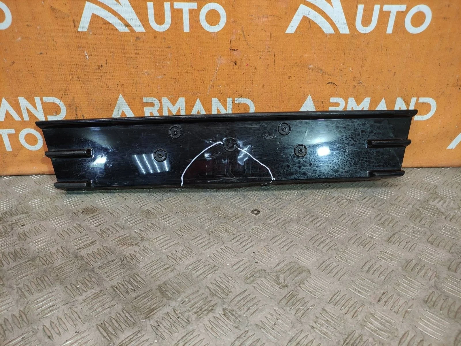 Площадка под гос номер Ford Kuga 2012-2016 CBS