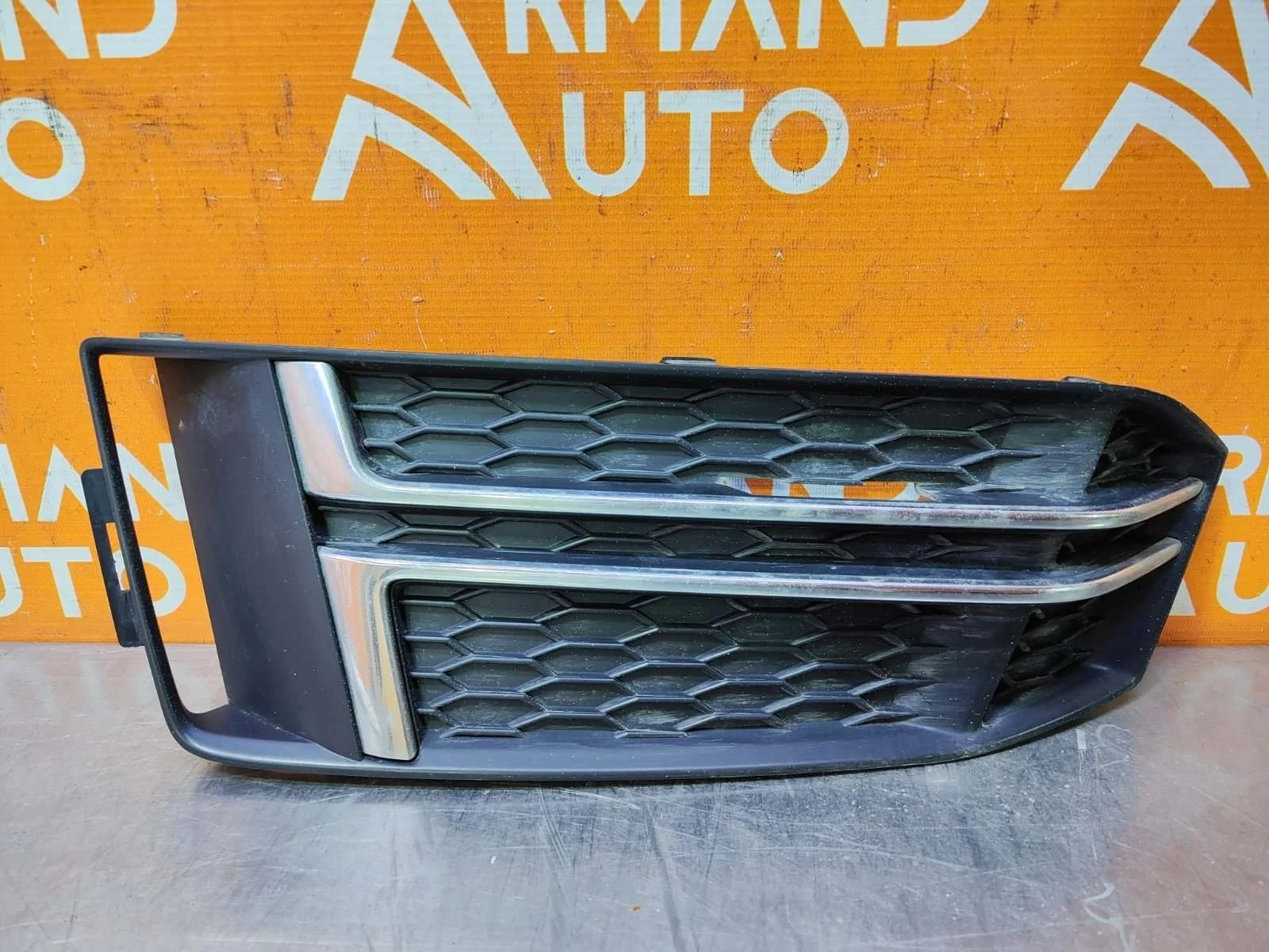 Решетка бампера Audi A4 2015-2020 B9