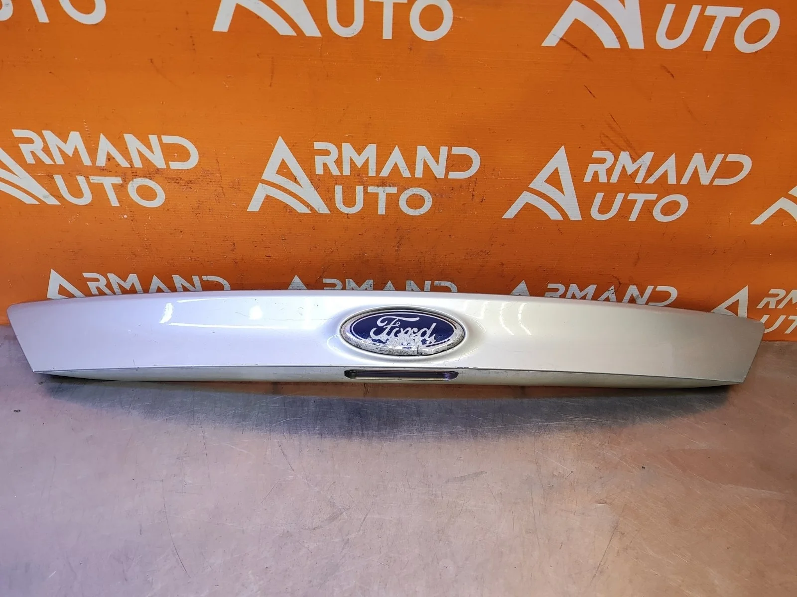 Накладка двери багажника Ford Focus 2011-2019 3