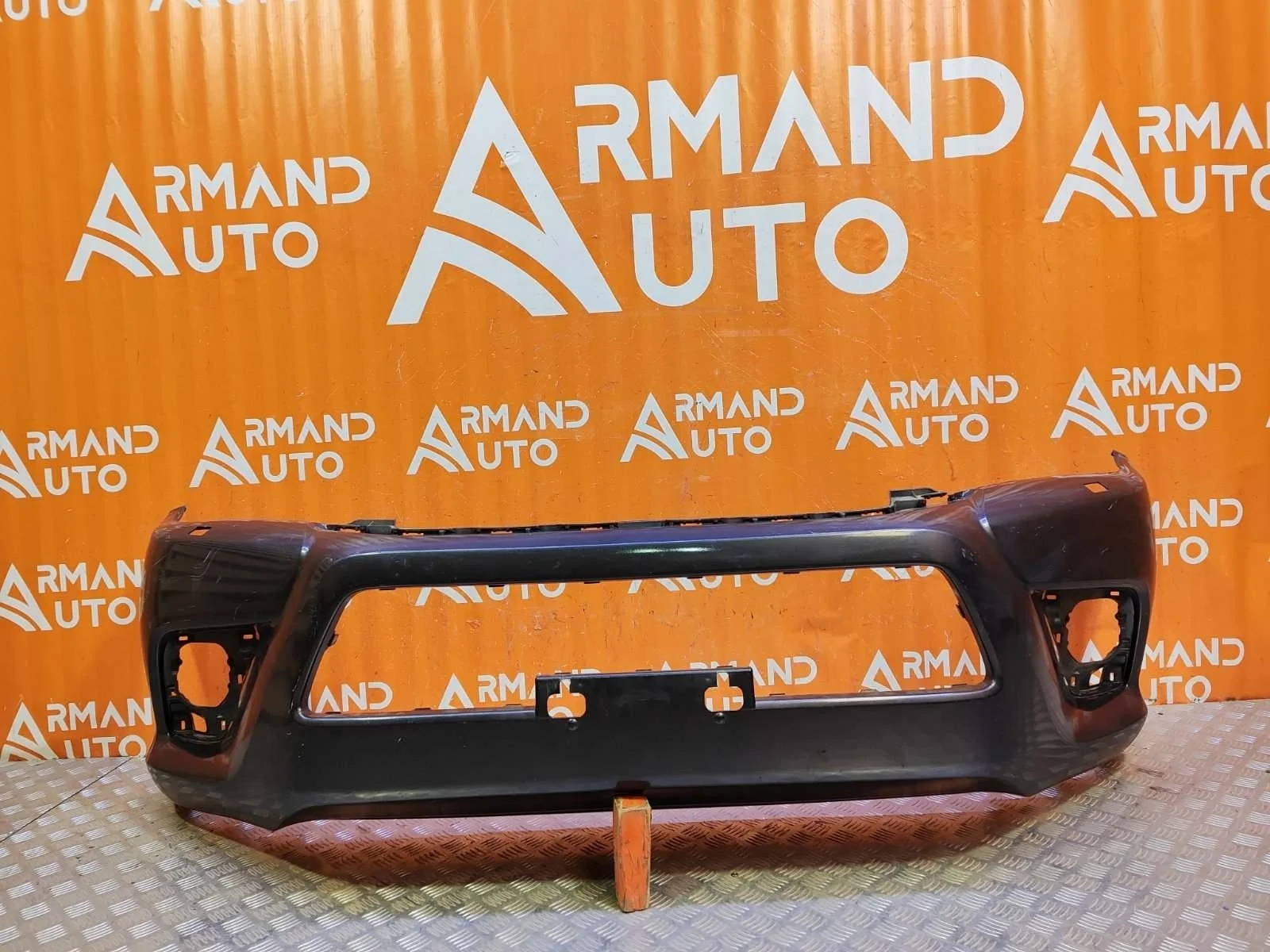 Бампер Toyota Hilux 2015-2020 8
