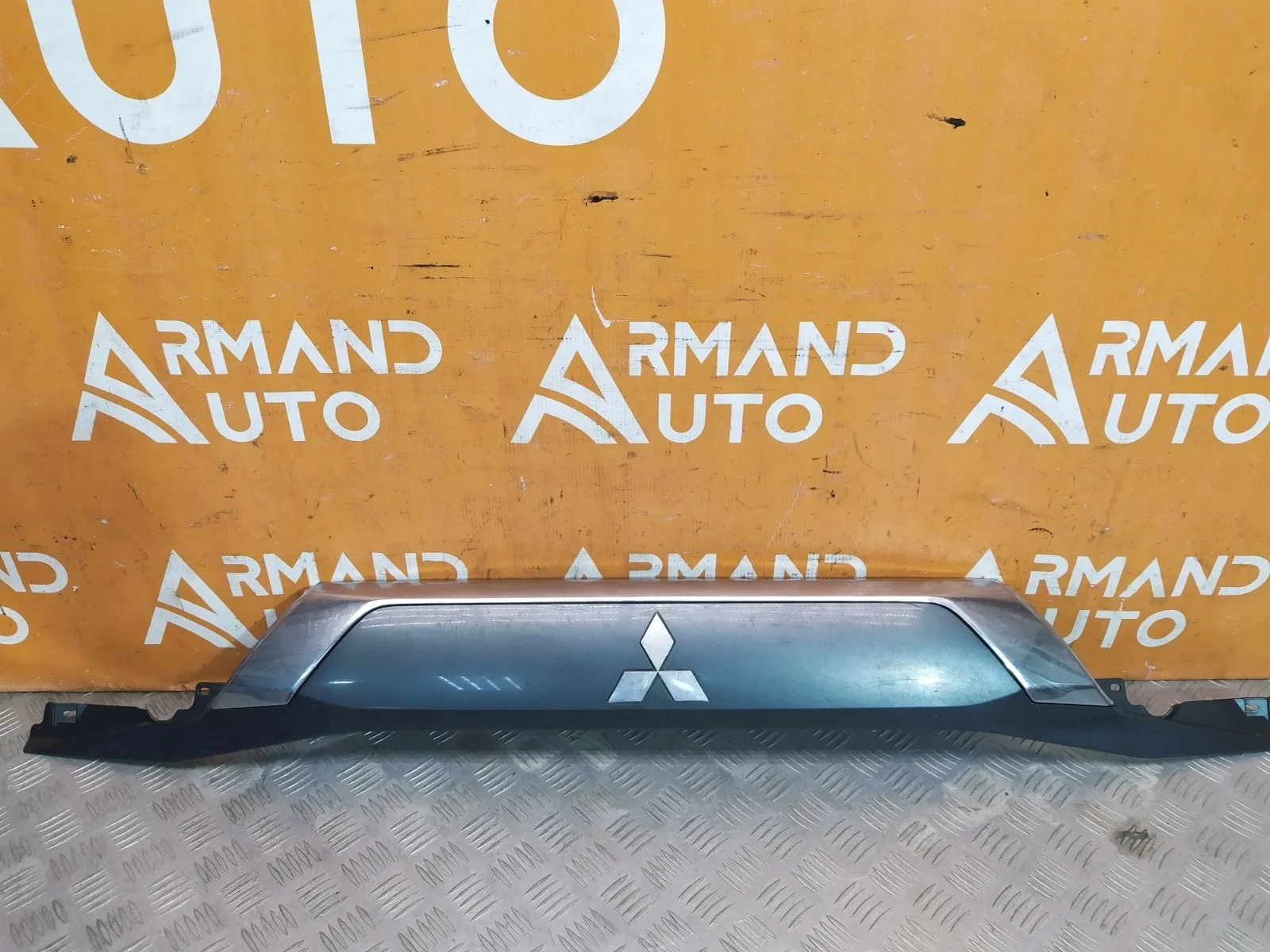 Накладка двери багажника Mitsubishi Outlander 2015-нв 3