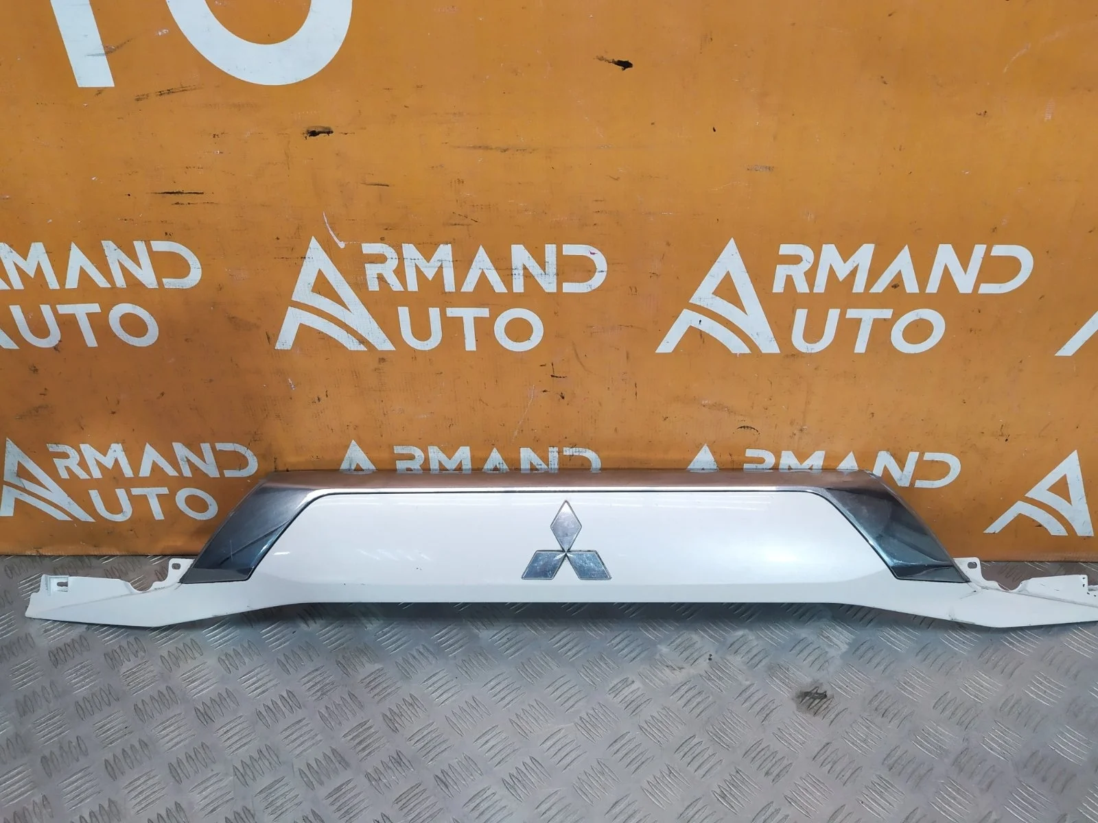 Накладка двери багажника Mitsubishi Outlander 2015-нв 3