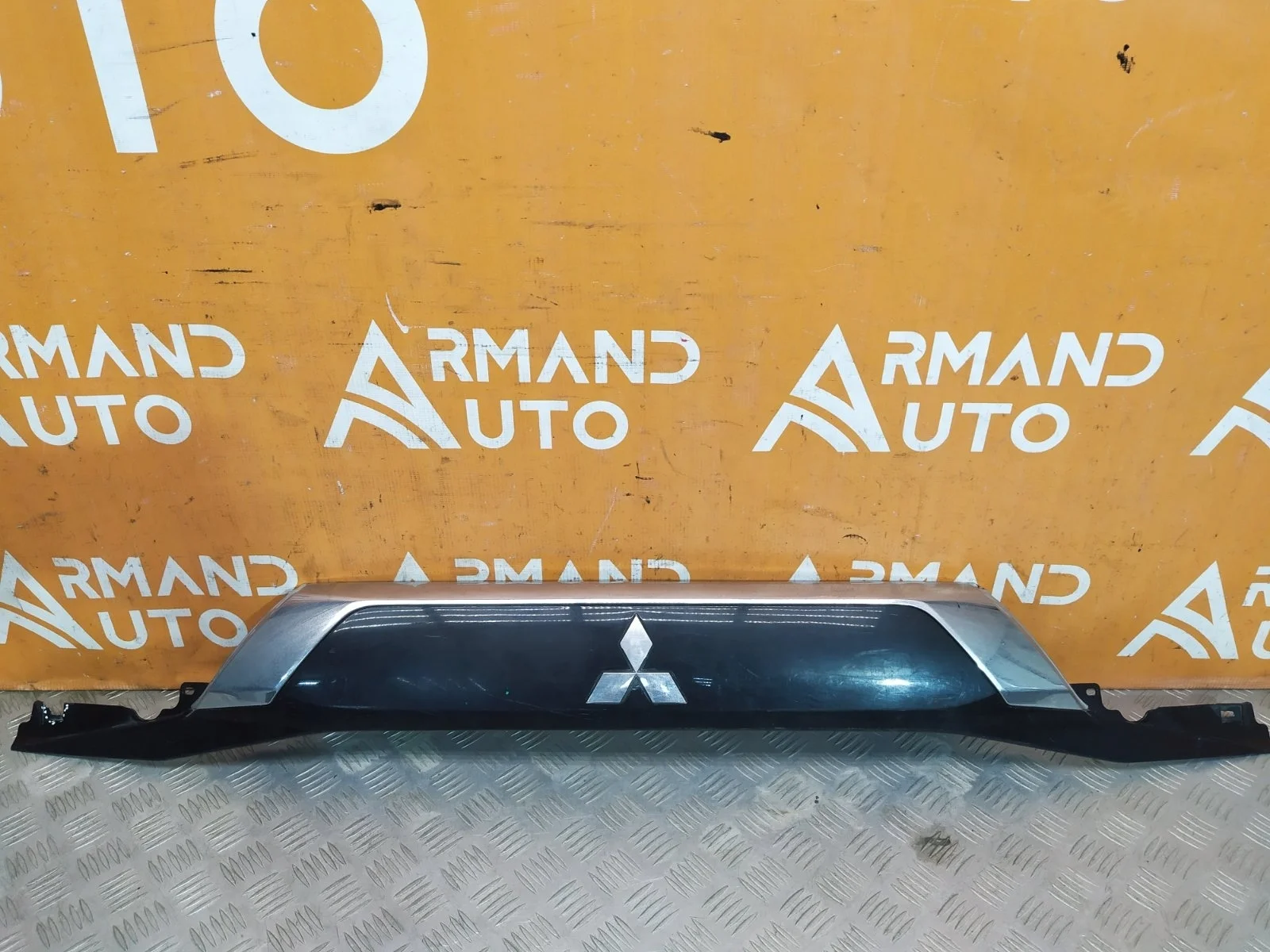 Накладка двери багажника Mitsubishi Outlander 2015-нв 3