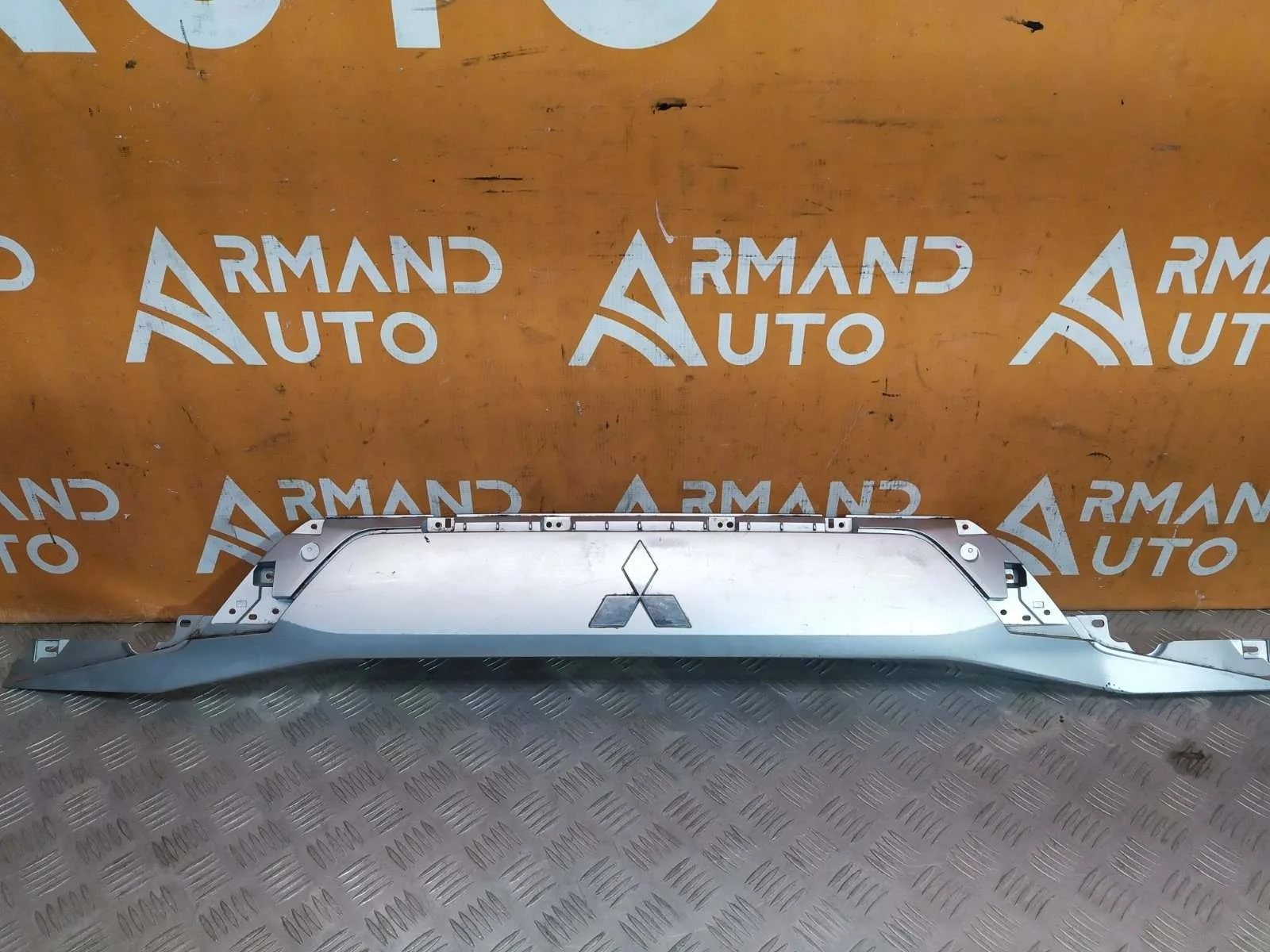 Накладка двери багажника Mitsubishi Outlander 2015-нв 3