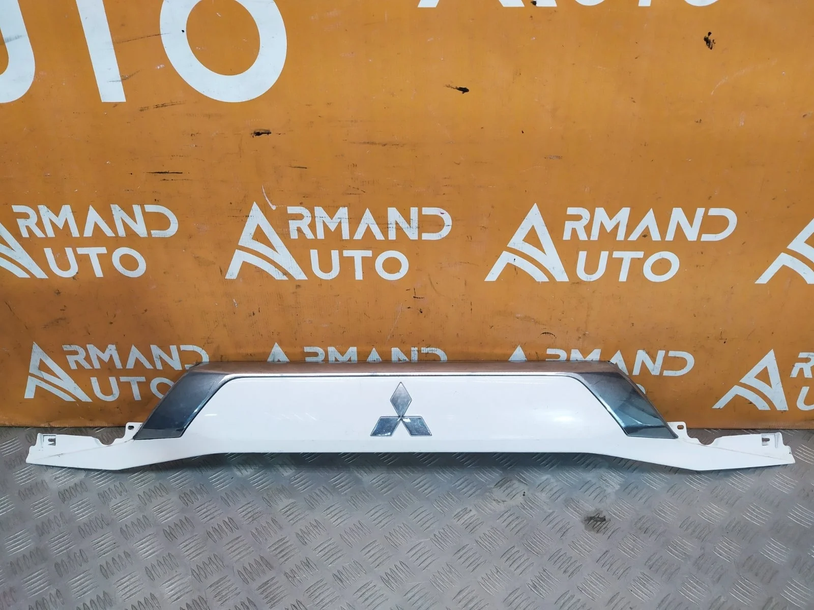 Накладка двери багажника Mitsubishi Outlander 2015-нв 3