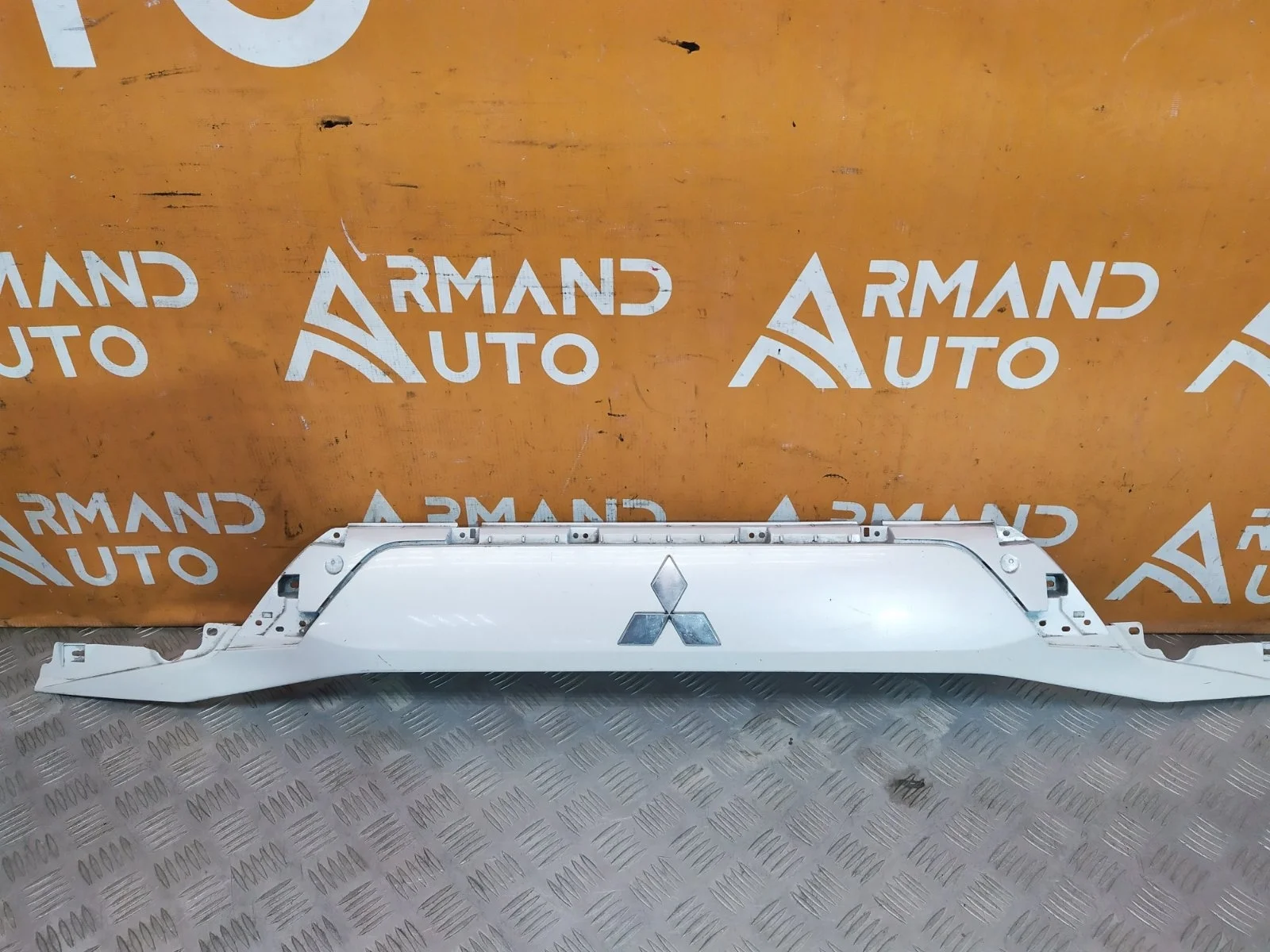 Накладка двери багажника Mitsubishi Outlander 2015-нв 3