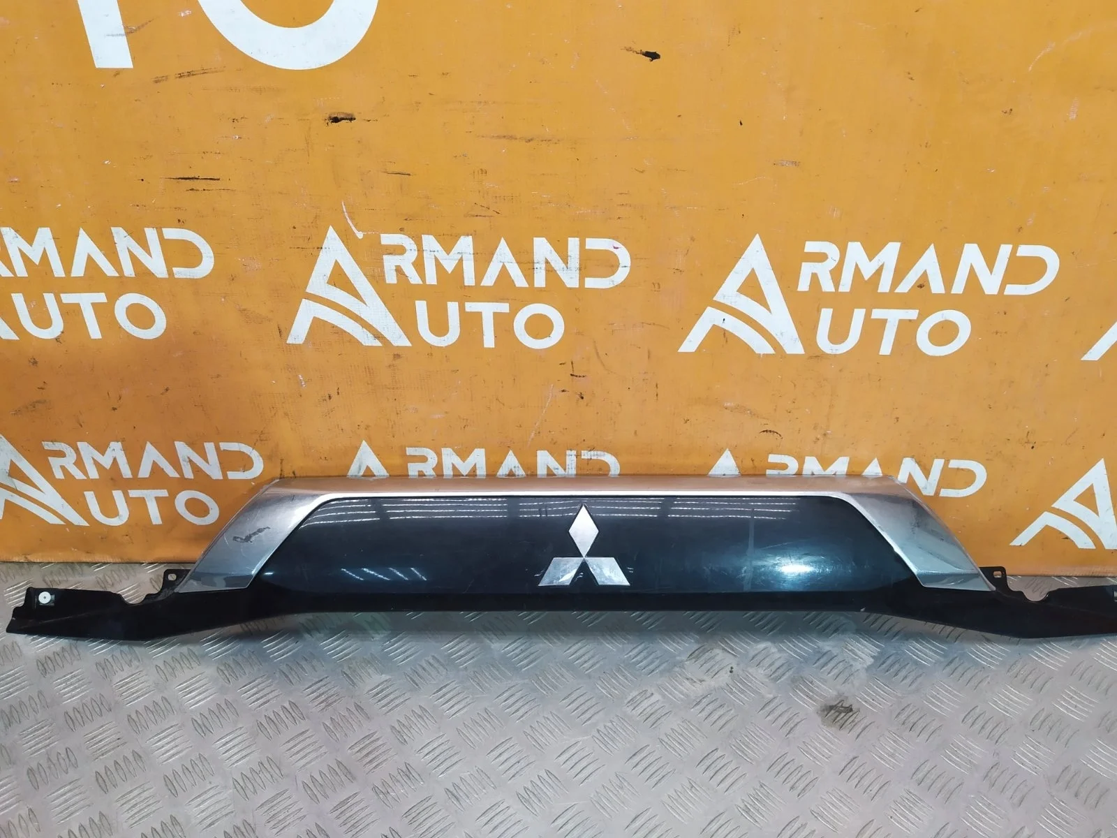 Накладка двери багажника Mitsubishi Outlander 2015-нв 3