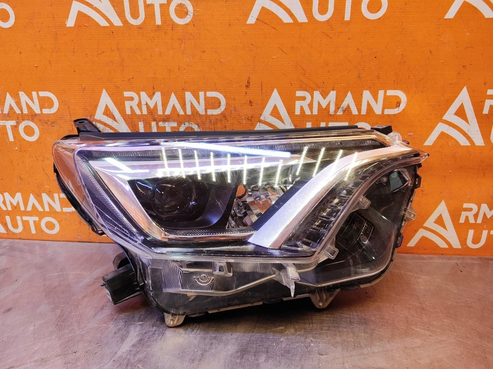 Фара Toyota RAV4 2015-2019 CA40