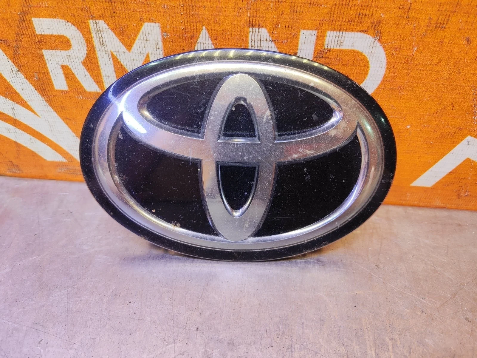 Эмблема Toyota Camry 2020-нв 8 XV70