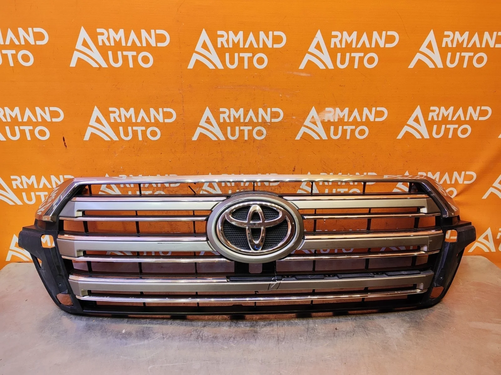 Решетка радиатора Toyota Land Cruiser 2015-2021 200