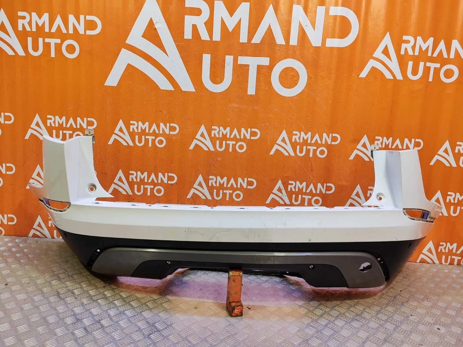 Бампер Land Rover Range Velar 2017-нв L560