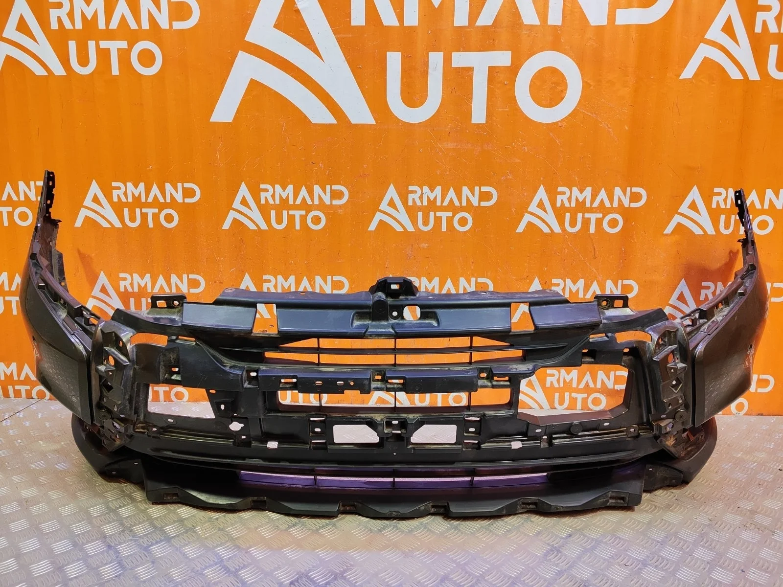 Бампер Mitsubishi Outlander 2018-нв 3