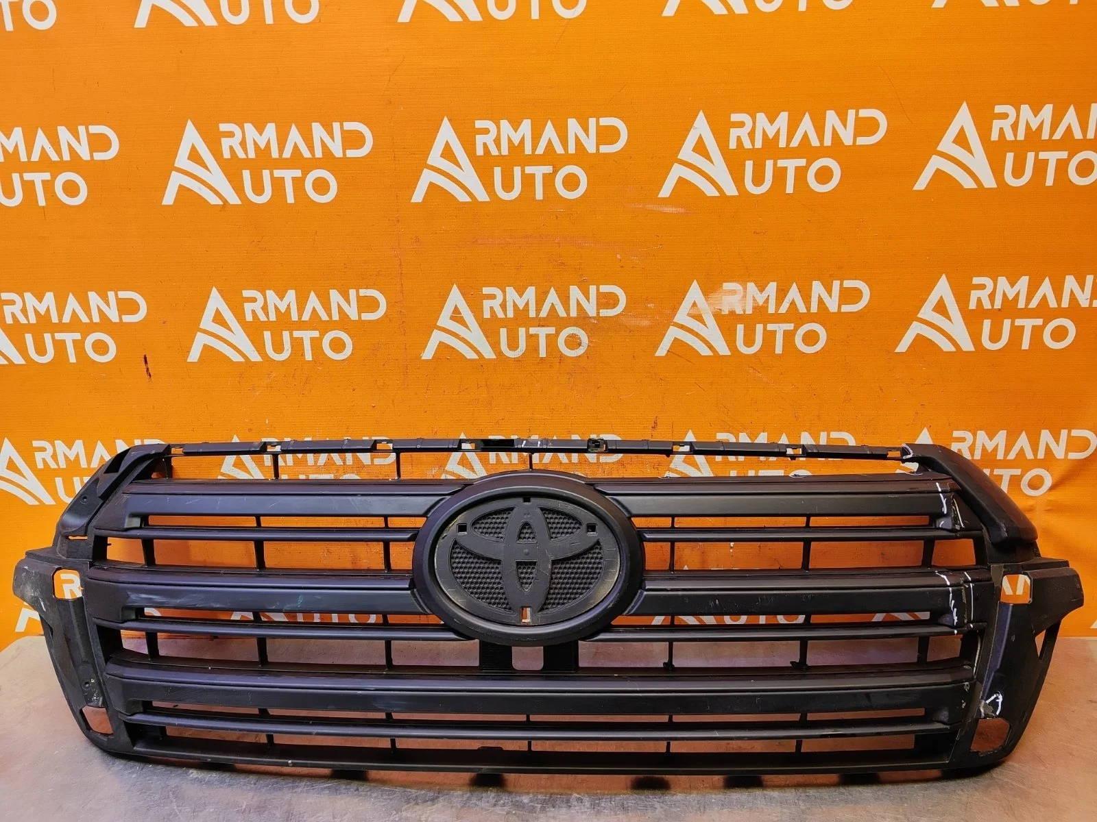 Решетка радиатора Toyota Land Cruiser 2015-2021 200