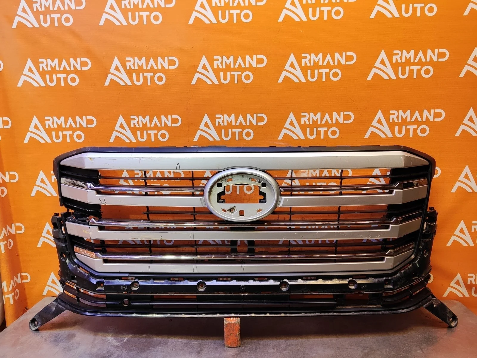 Решетка радиатора Toyota Land Cruiser 2021-нв 300