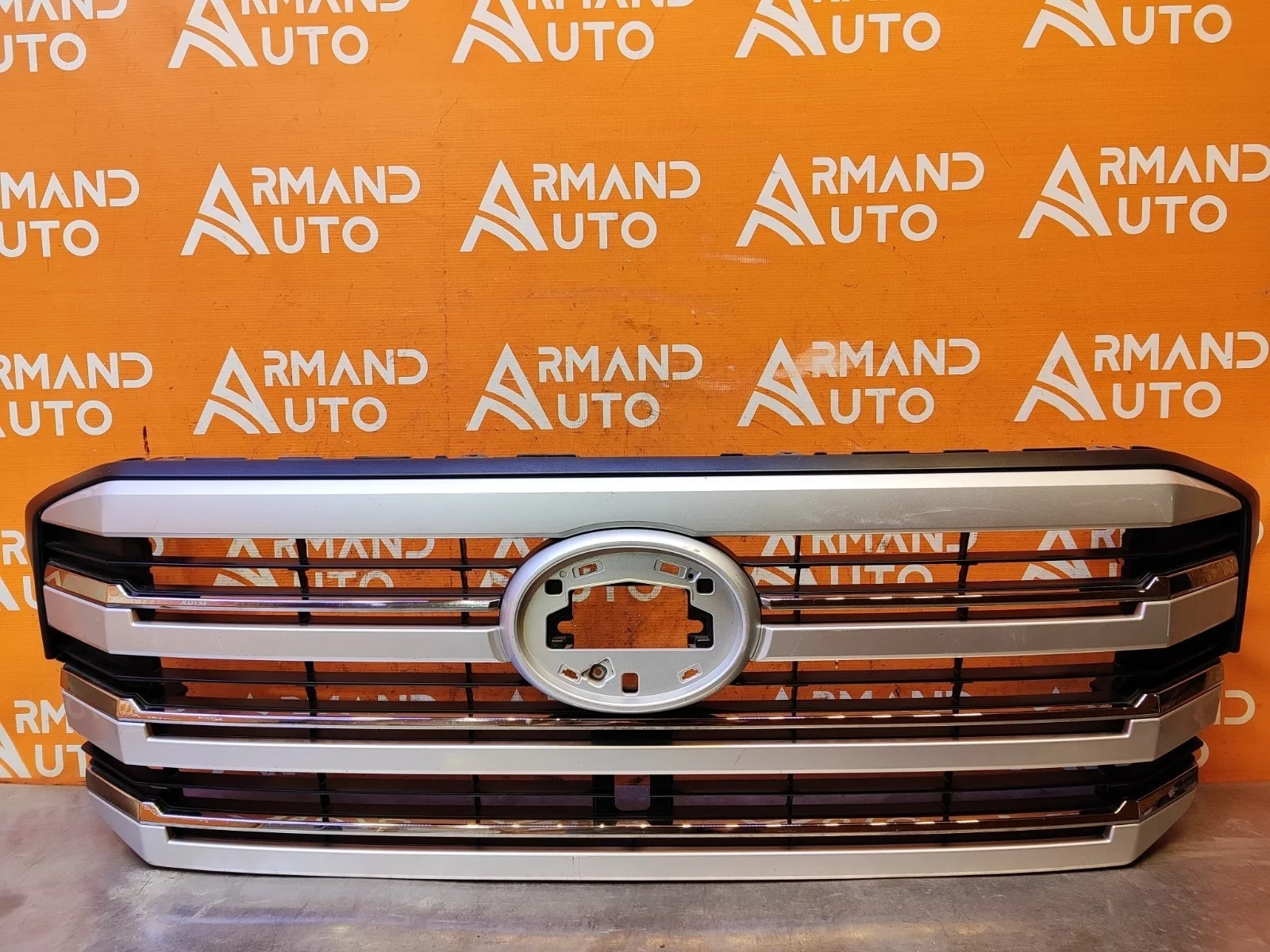 Решетка радиатора Toyota Land Cruiser 2021-нв 300