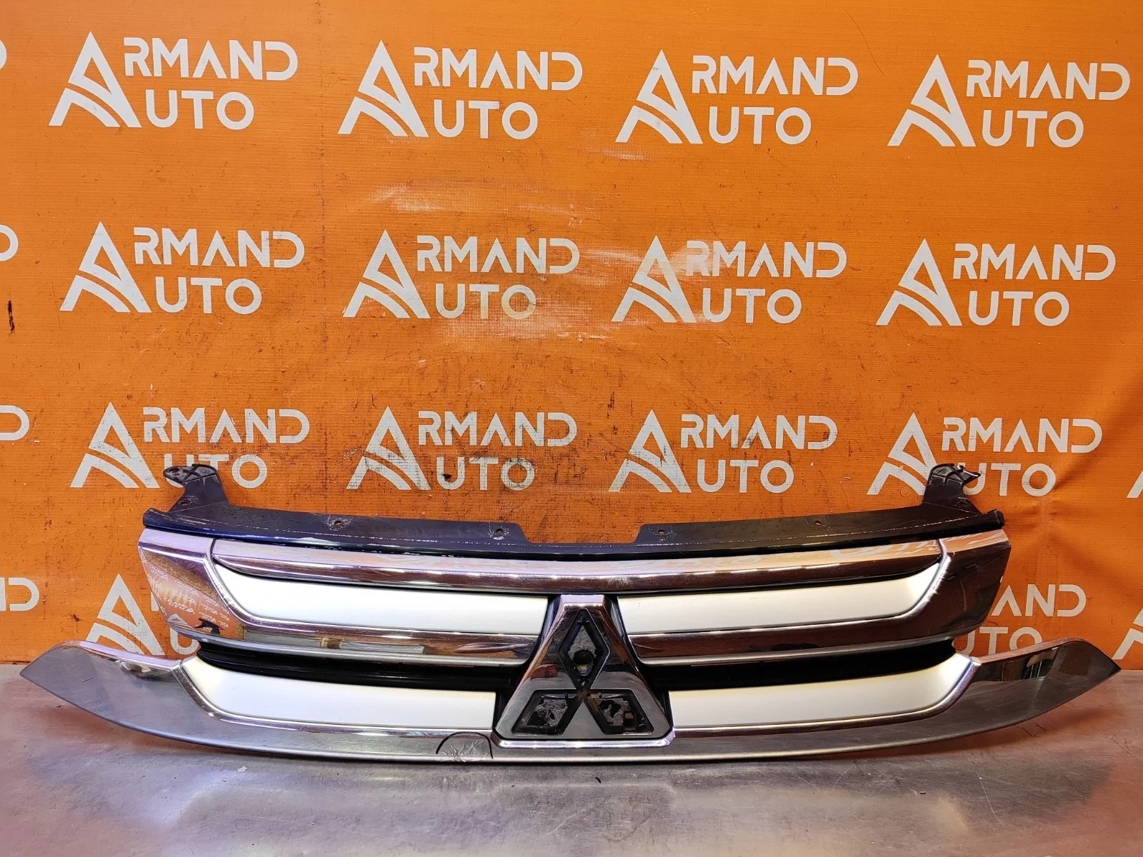 Решетка радиатора Mitsubishi Outlander 2015-2018 3