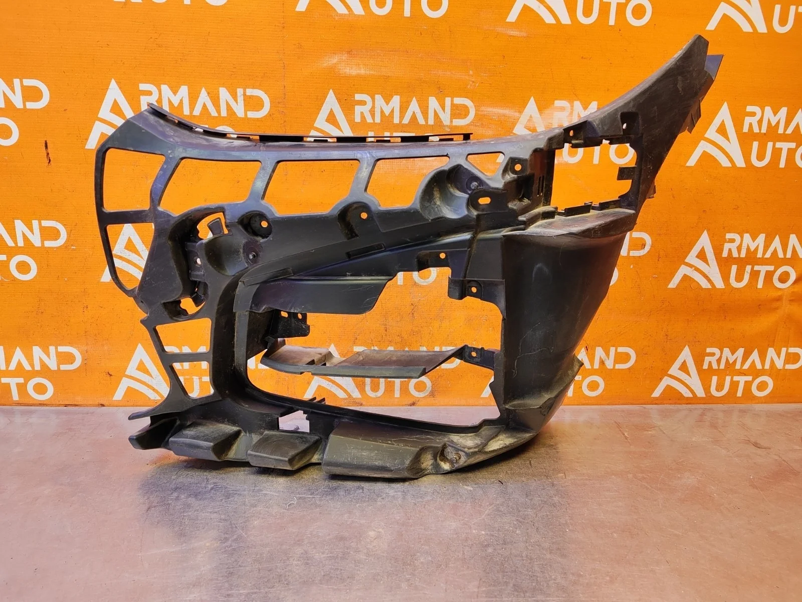 Кронштейн бампера BMW 4 series 2020-нв G22 G23
