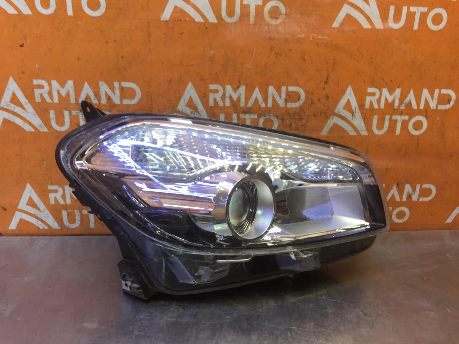 Фара Nissan Qashqai 2010-2013 j10