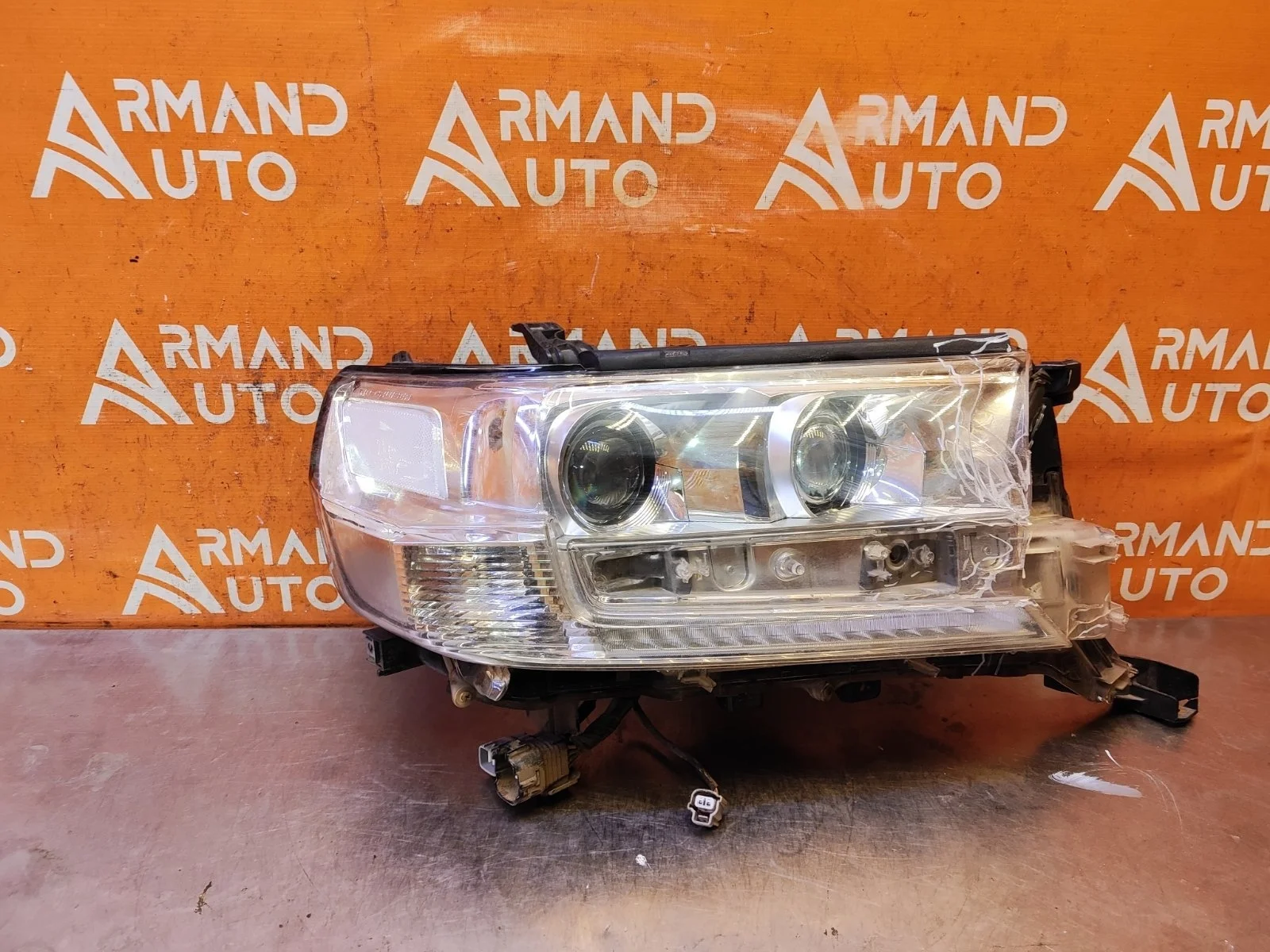 Фара Toyota Land Cruiser 2015-2021 200