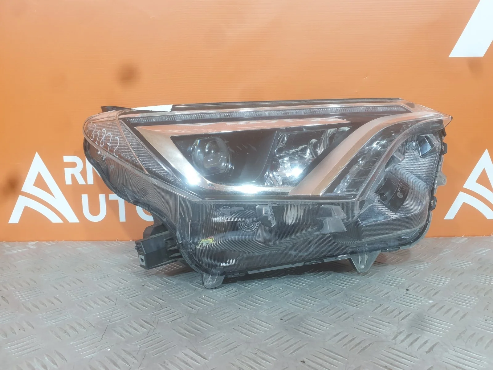 Фара Toyota RAV4 2015-2019 CA40