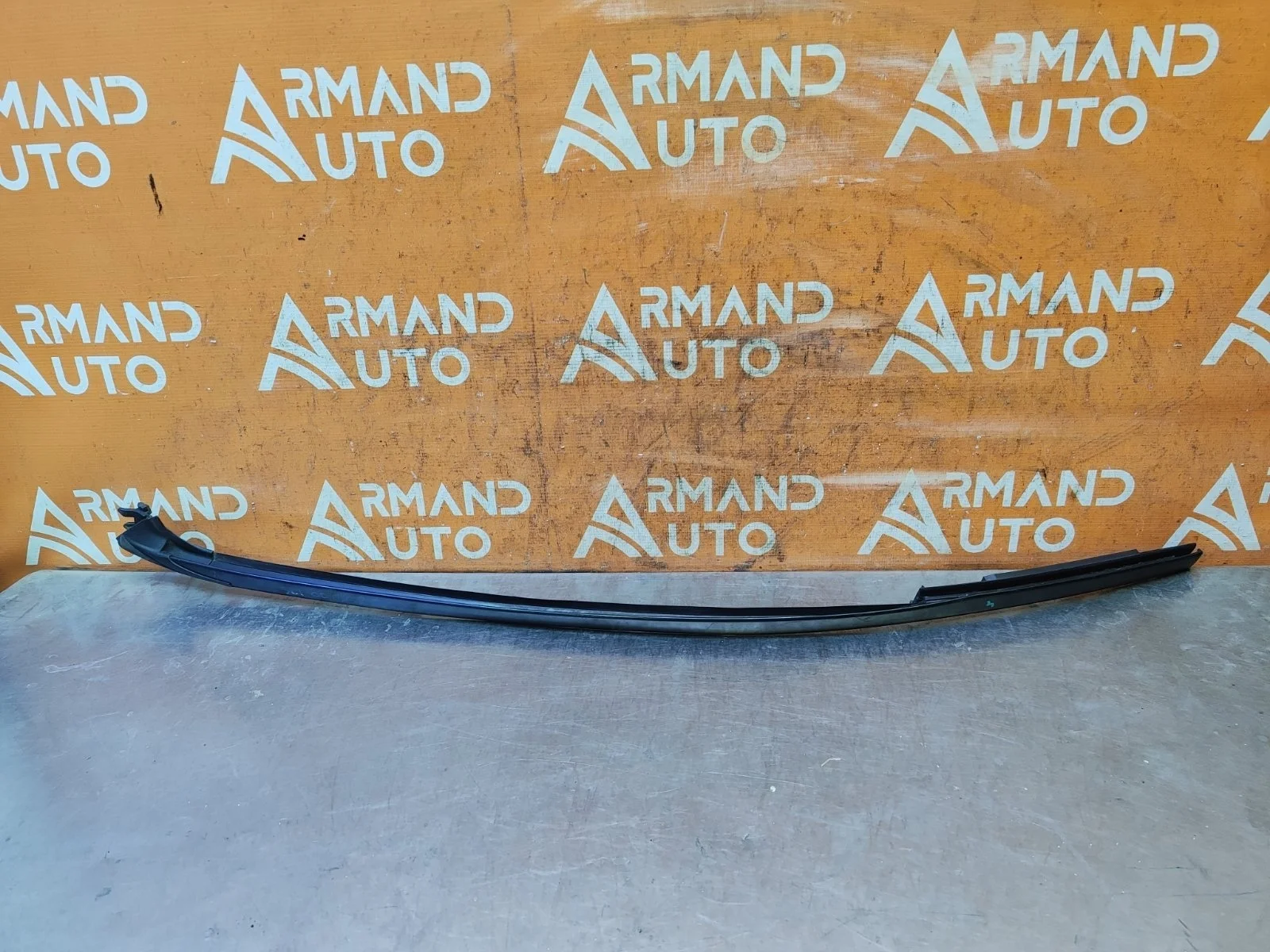 Молдинг лобового стекла Toyota Land Cruiser 2007-2021