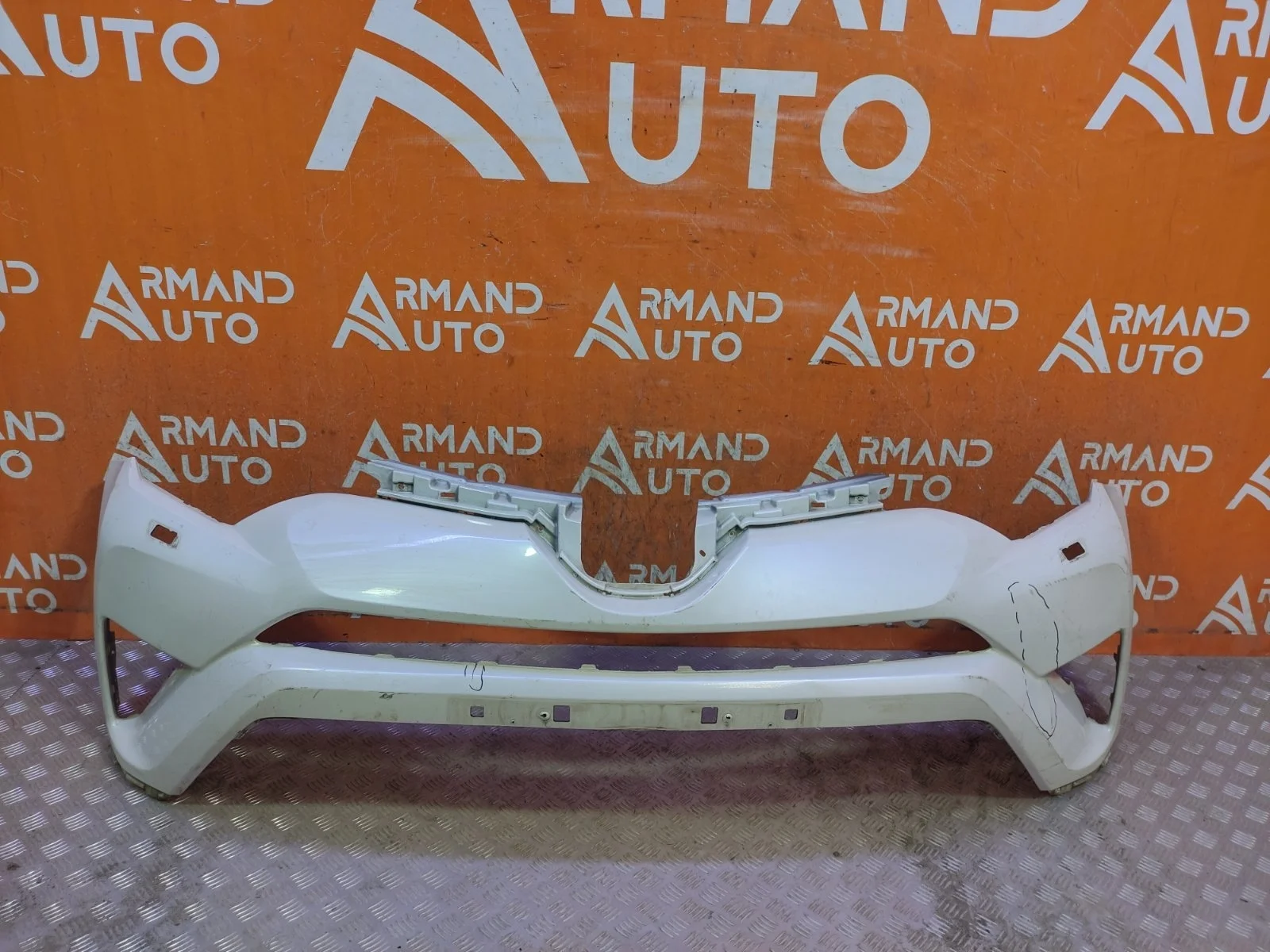 Бампер Toyota RAV4 2015-2019 CA40