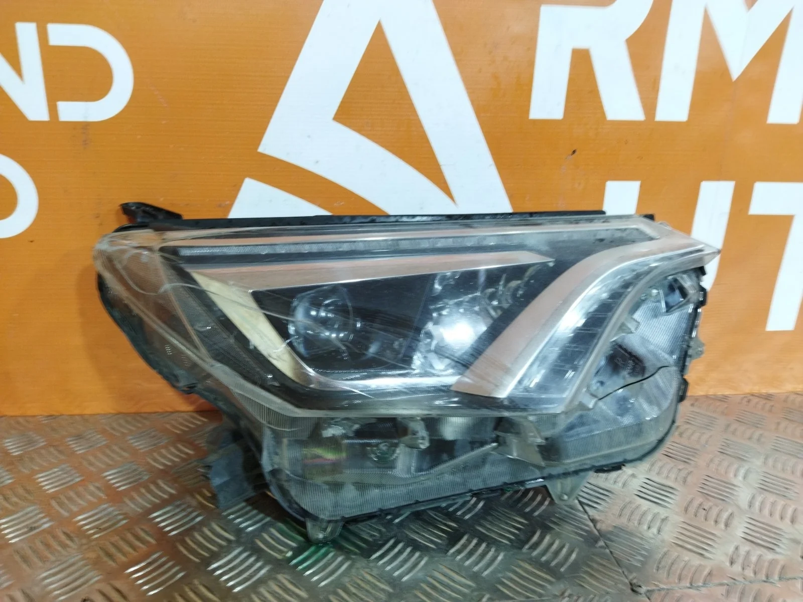 Фара Toyota RAV4 2015-2019 CA40