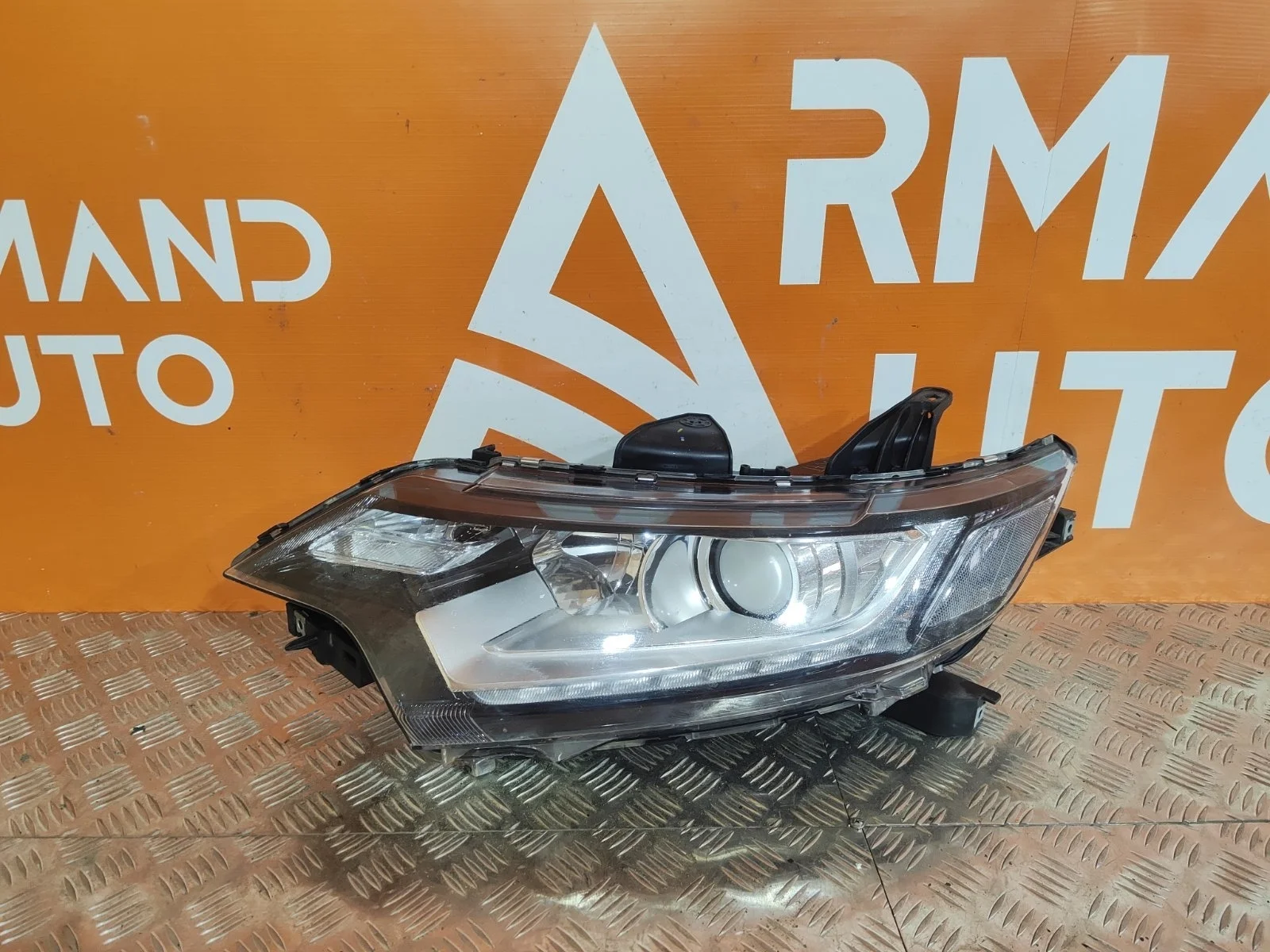 Фара Mitsubishi Outlander 2015-нв 3