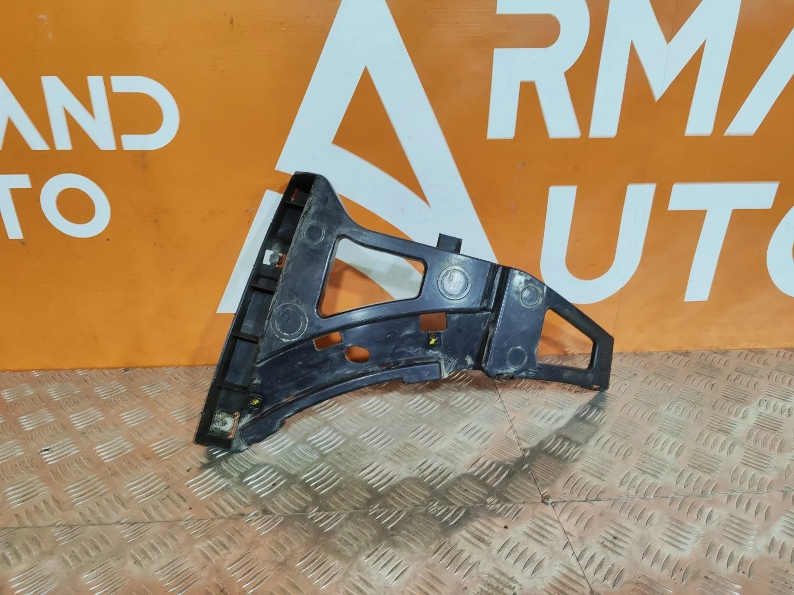 Кронштейн бампера нижний Ford Transit 2014-2019 7 TTG